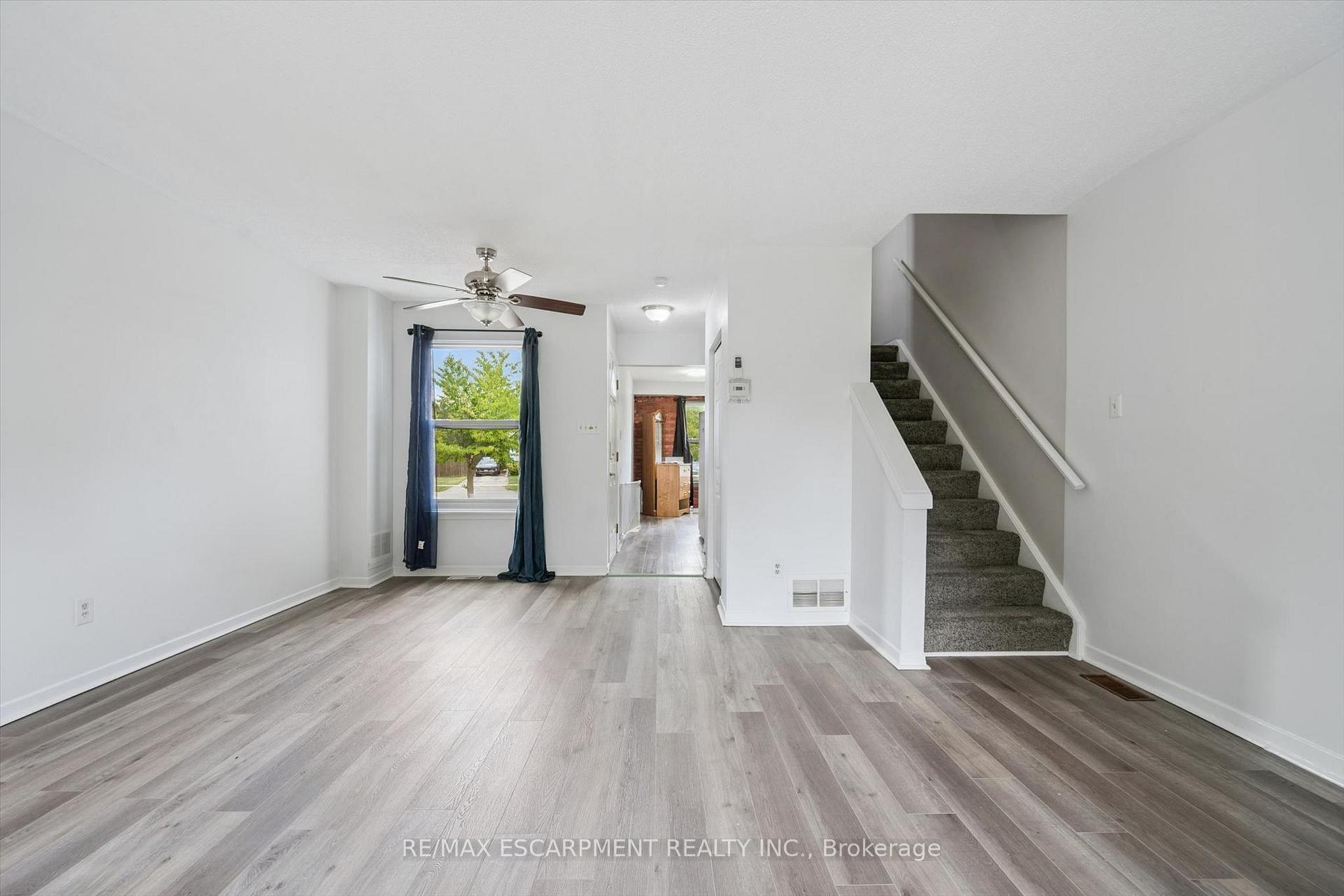 Photo 6 of 66 Banbury Road, Brantford, Lynden Hills — HOMEH