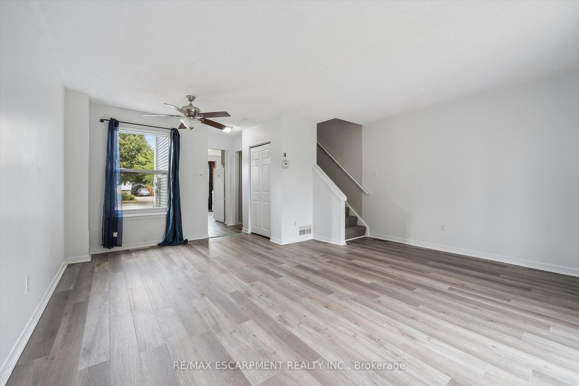 Photo 7 of 66 Banbury Road, Brantford, Lynden Hills — HOMEH