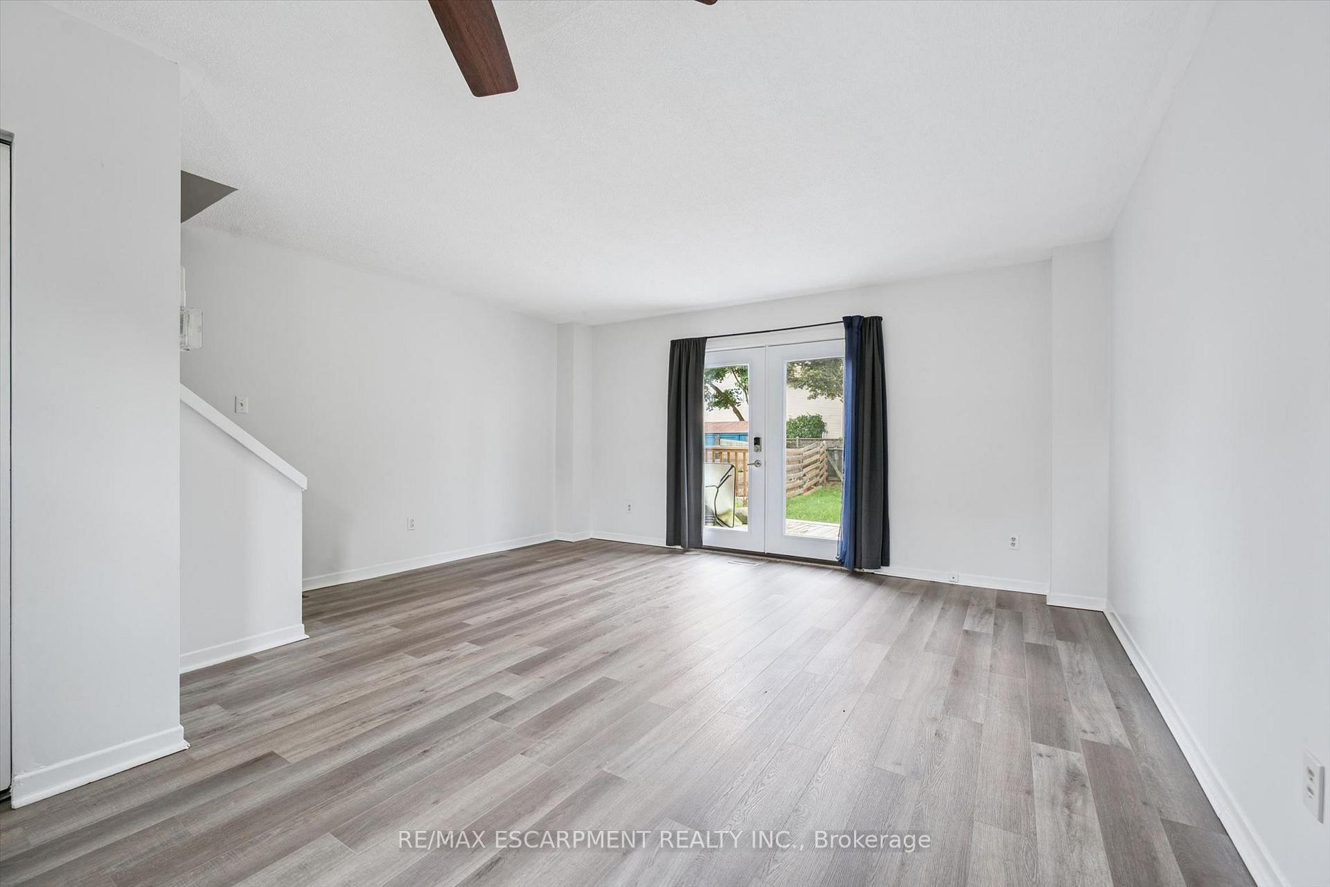 Photo 9 of 66 Banbury Road, Brantford, Lynden Hills — HOMEH