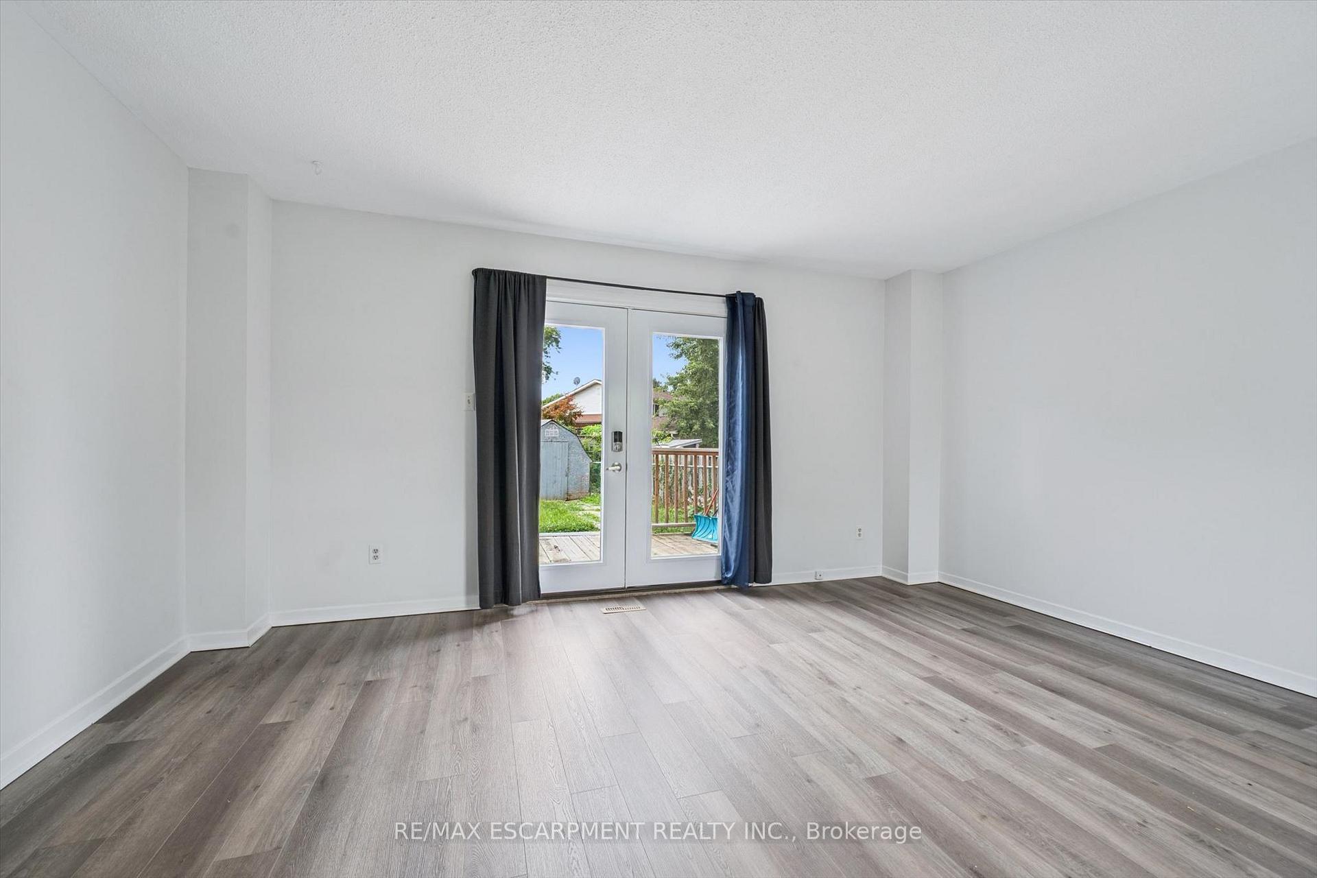Photo 10 of 66 Banbury Road, Brantford, Lynden Hills — HOMEH