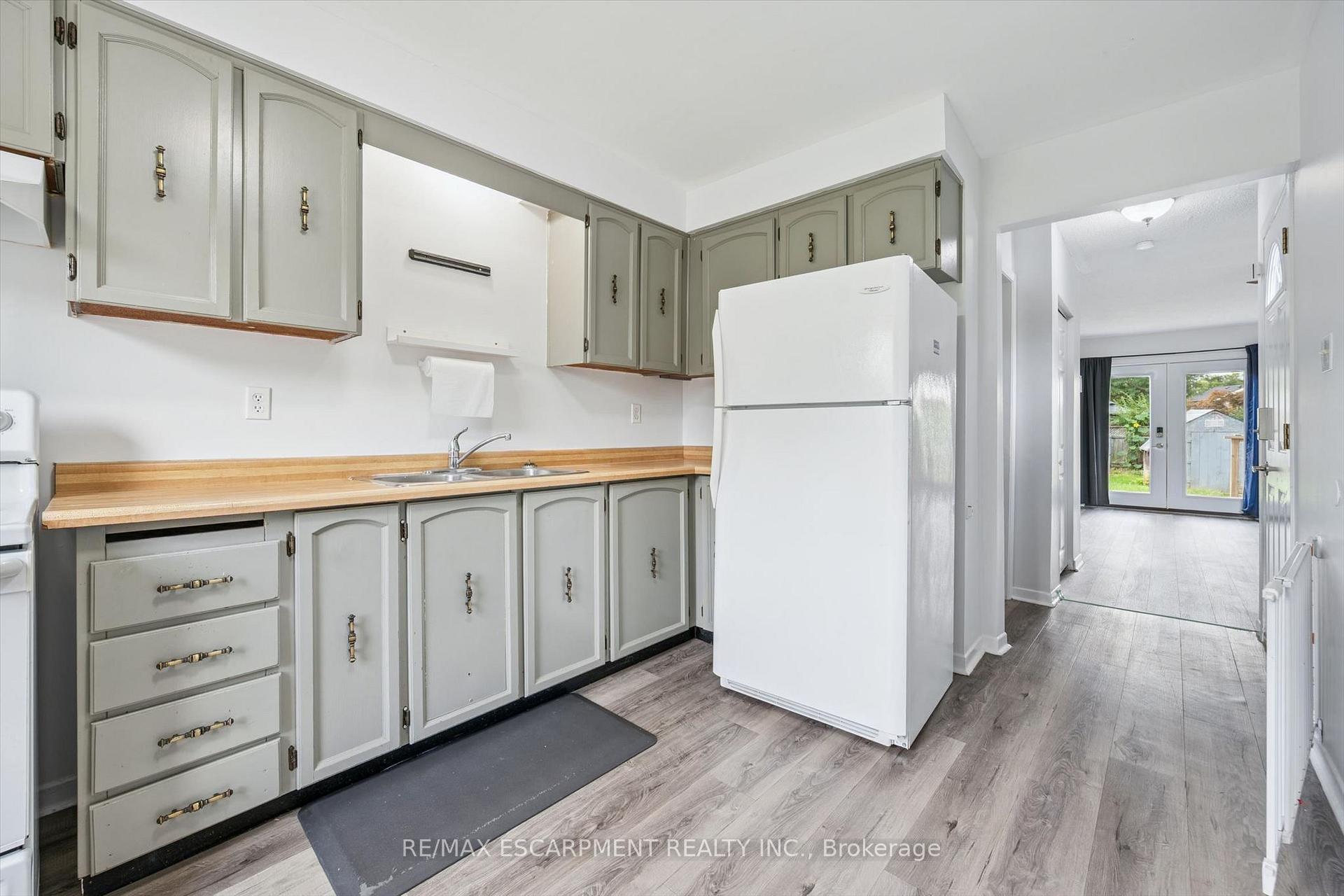 Photo 12 of 66 Banbury Road, Brantford, Lynden Hills — HOMEH