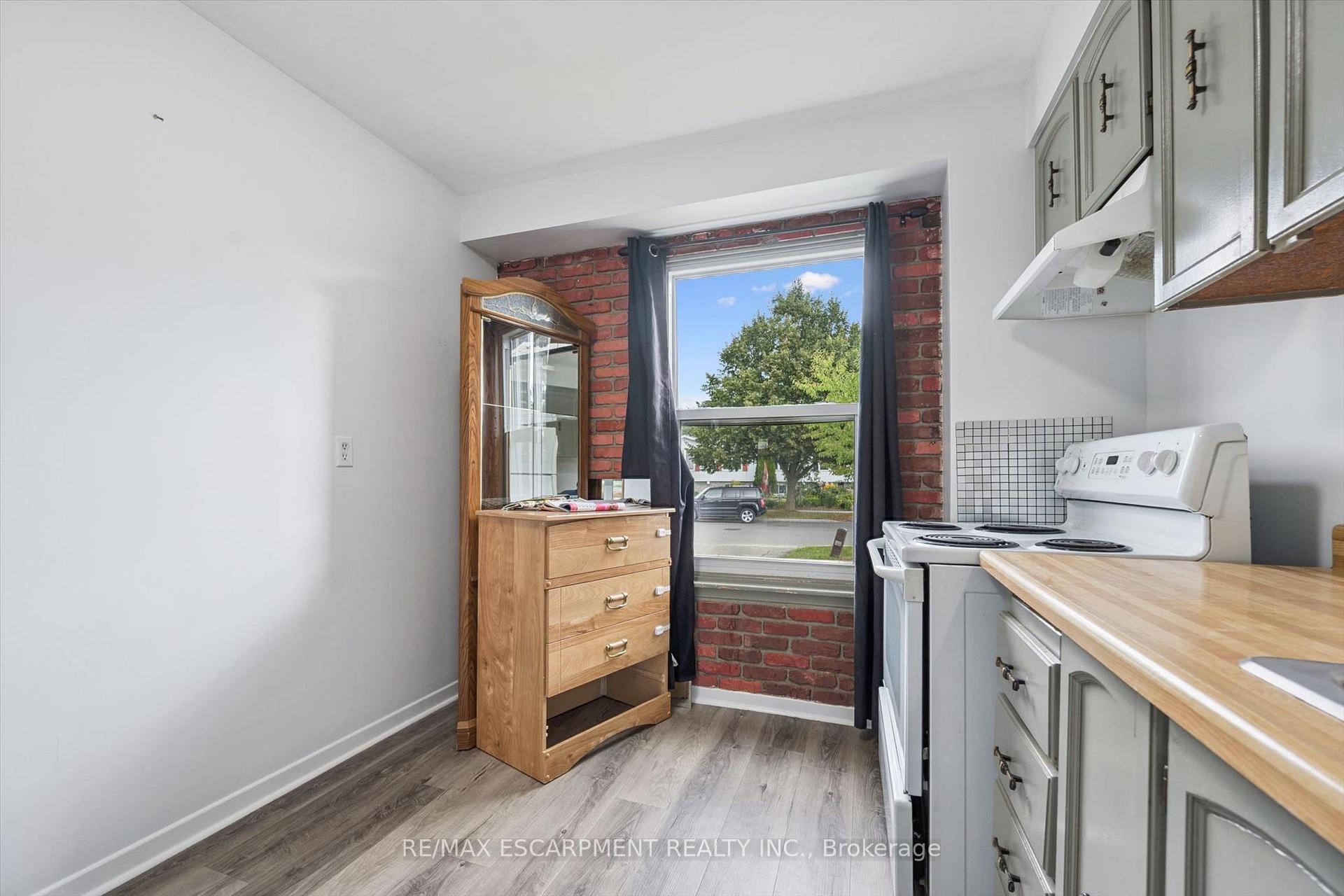 Photo 15 of 66 Banbury Road, Brantford, Lynden Hills — HOMEH