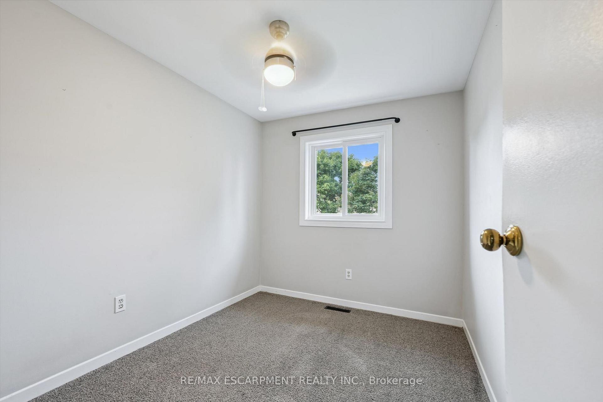 Photo 20 of 66 Banbury Road, Brantford, Lynden Hills — HOMEH