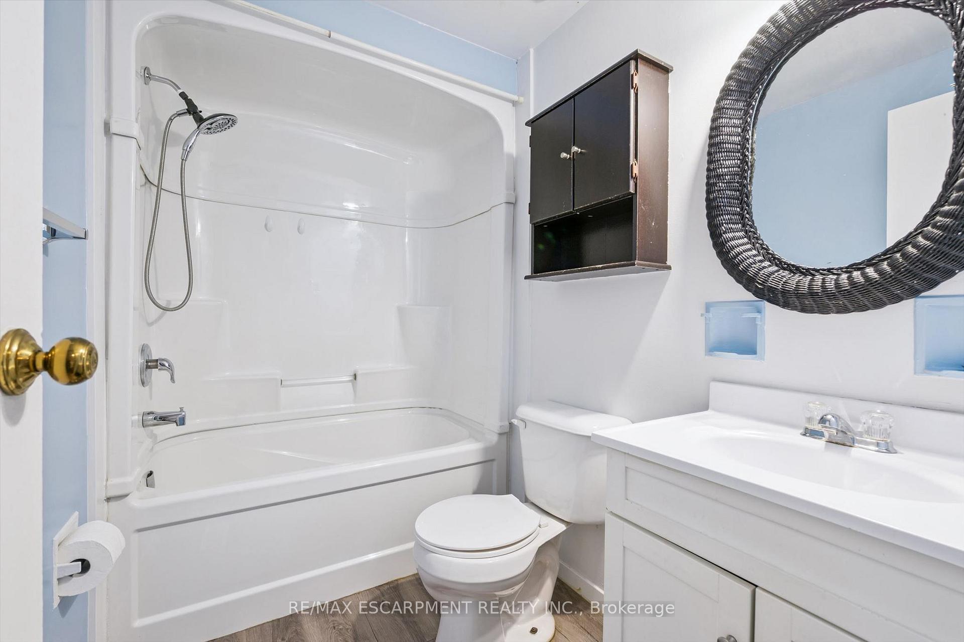Photo 25 of 66 Banbury Road, Brantford, Lynden Hills — HOMEH