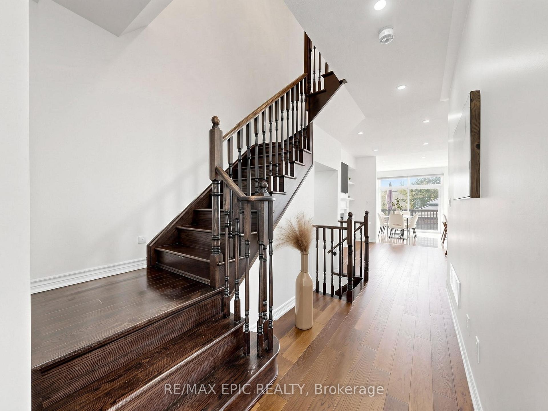 Photo 24 of 15 Vedette Way, Vaughan, Vellore Village — HOMEH