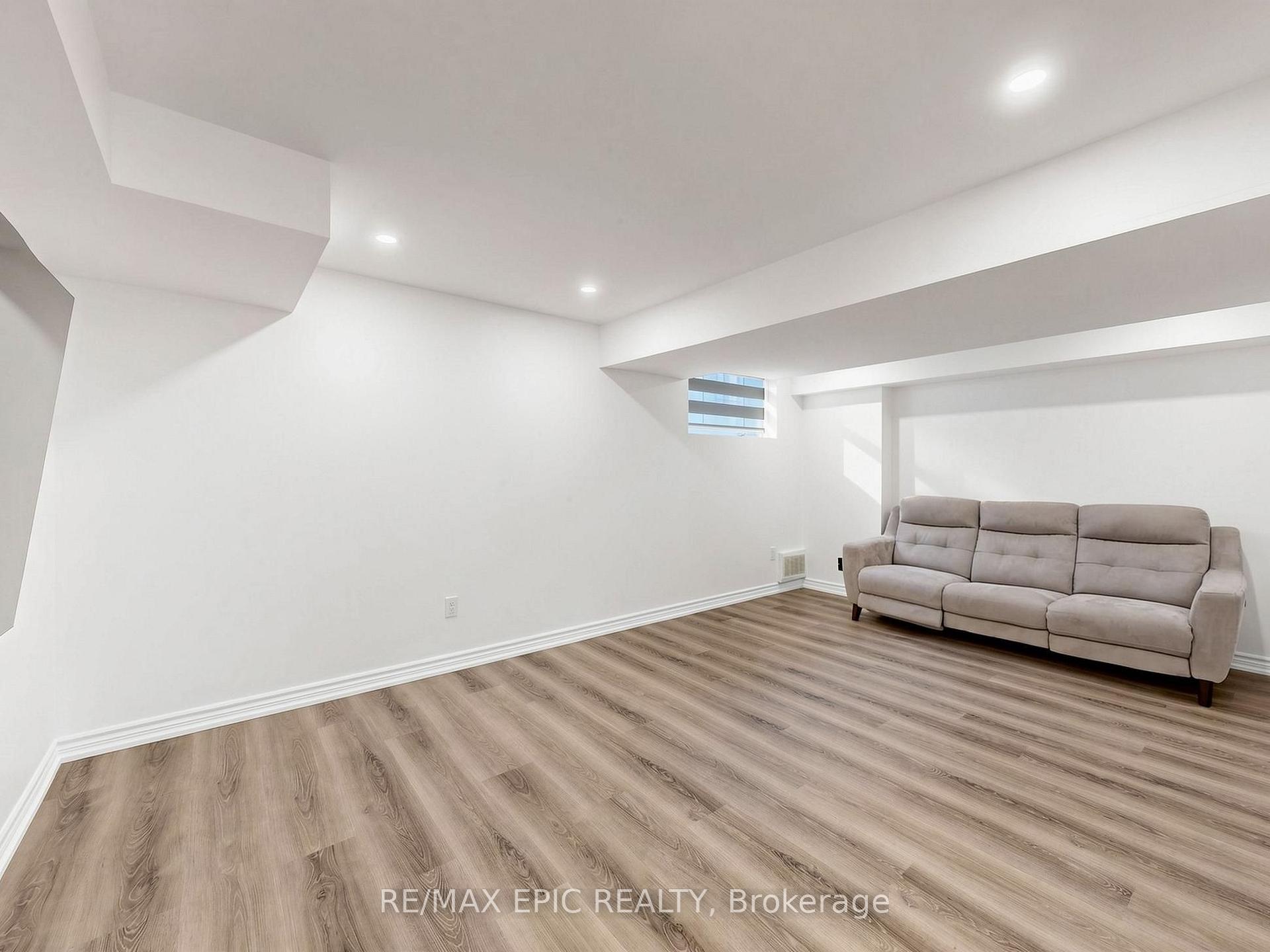 Photo 44 of 15 Vedette Way, Vaughan, Vellore Village — HOMEH