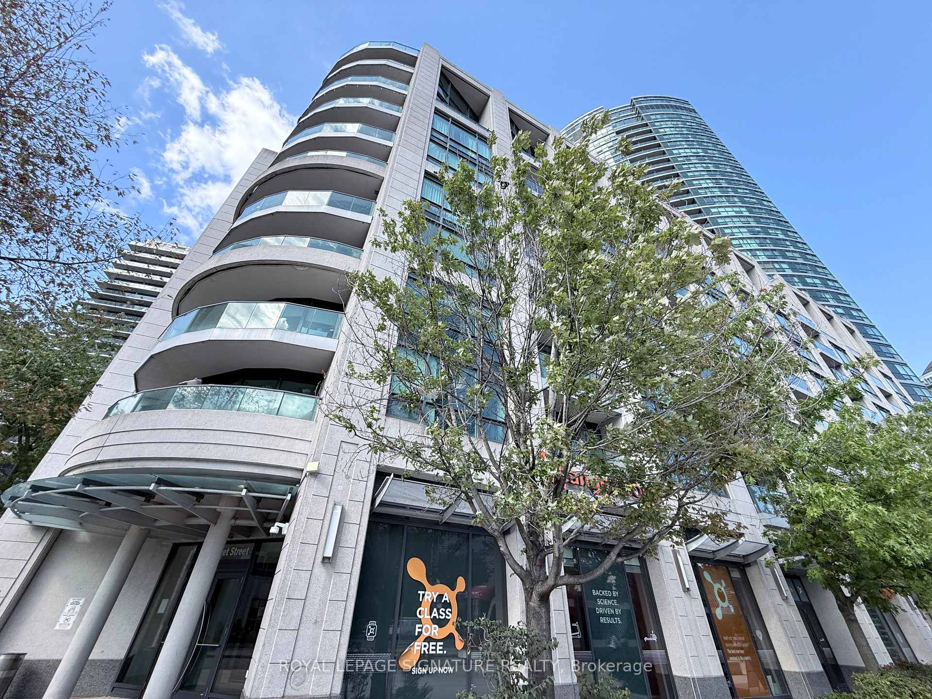 Photo 3 of Unit 405, 600 Fleet Street, Toronto, Niagara — HOMEH