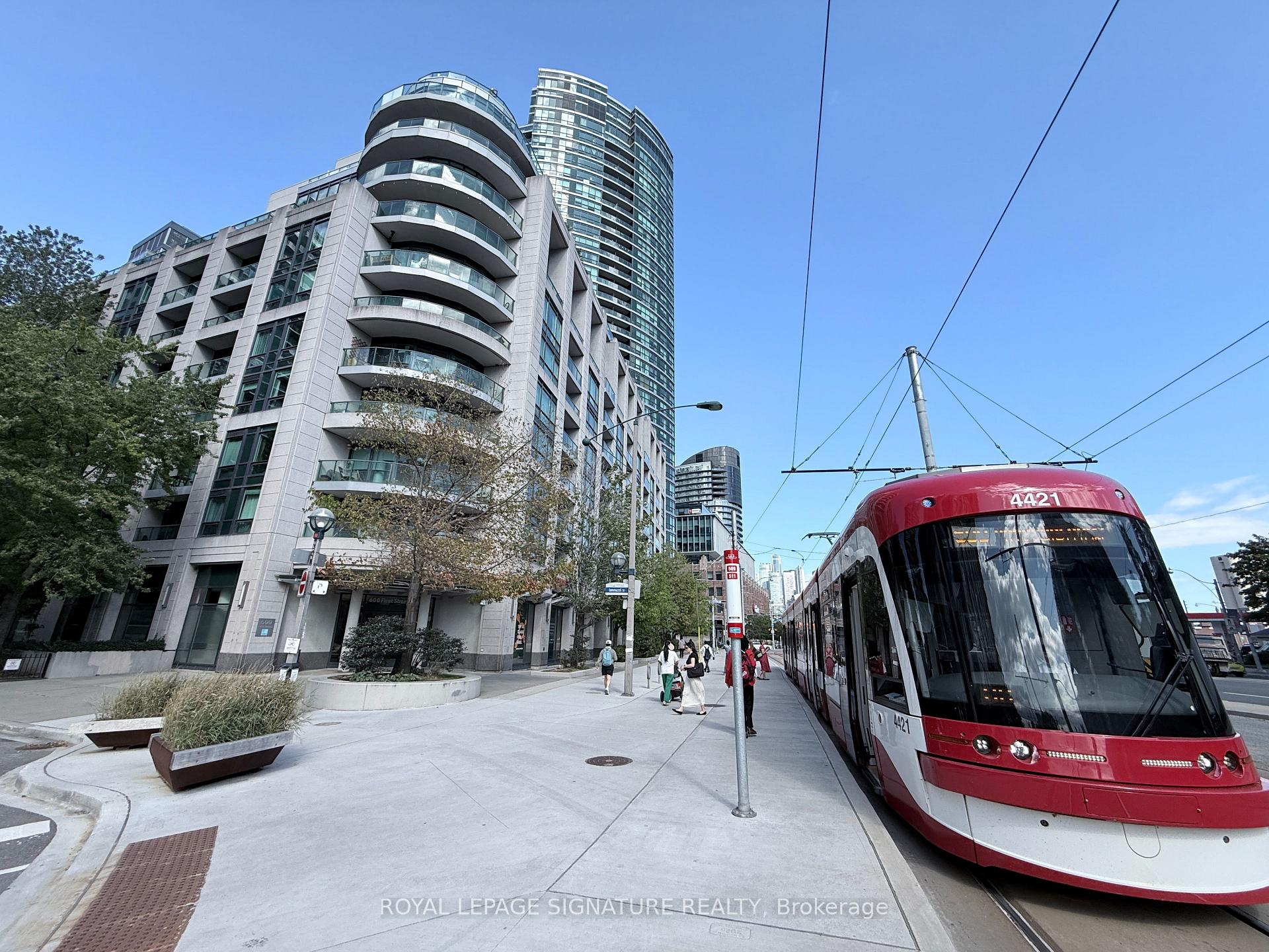 Photo 4 of Unit 405, 600 Fleet Street, Toronto, Niagara — HOMEH