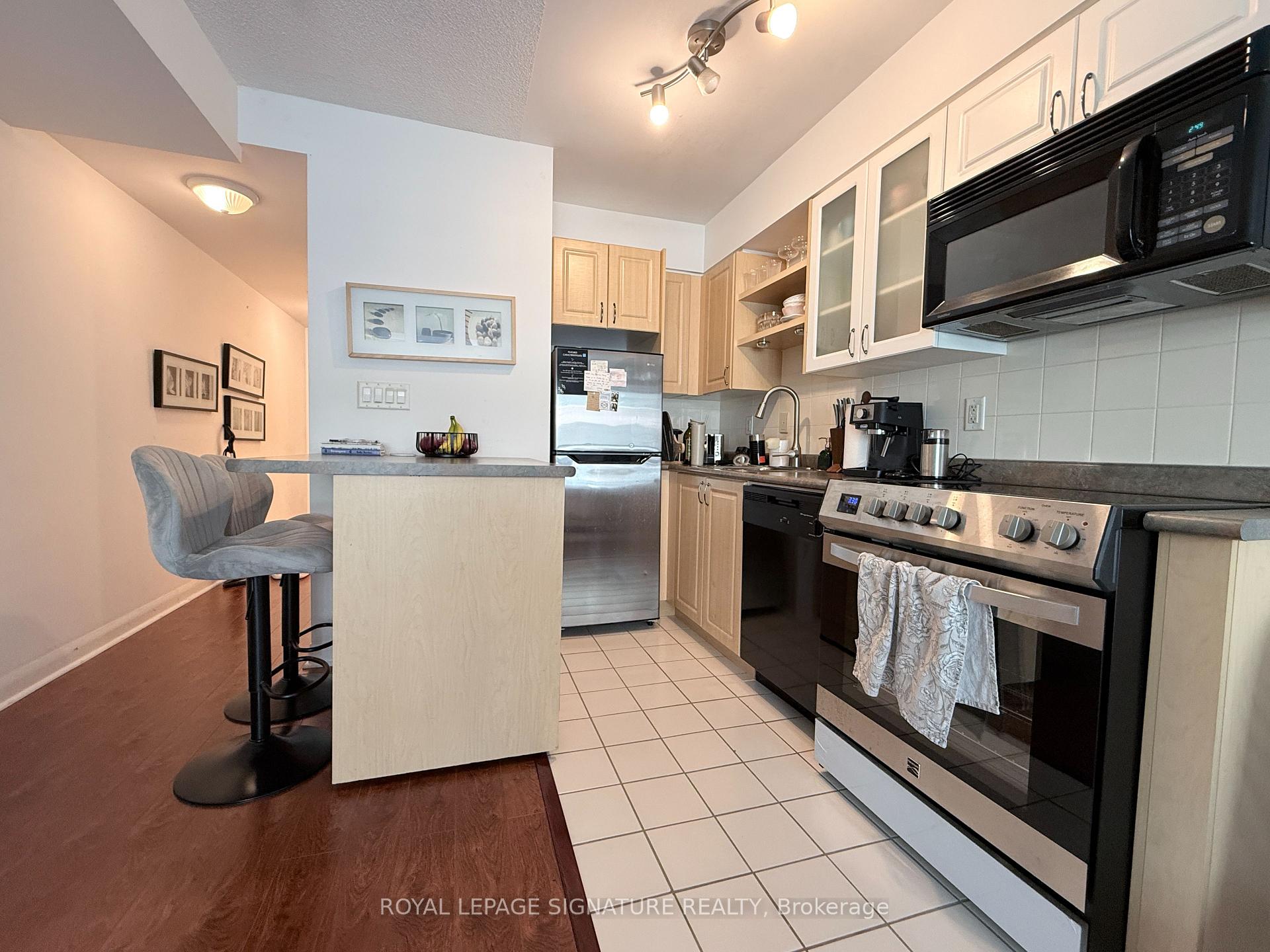 Photo 9 of Unit 405, 600 Fleet Street, Toronto, Niagara — HOMEH