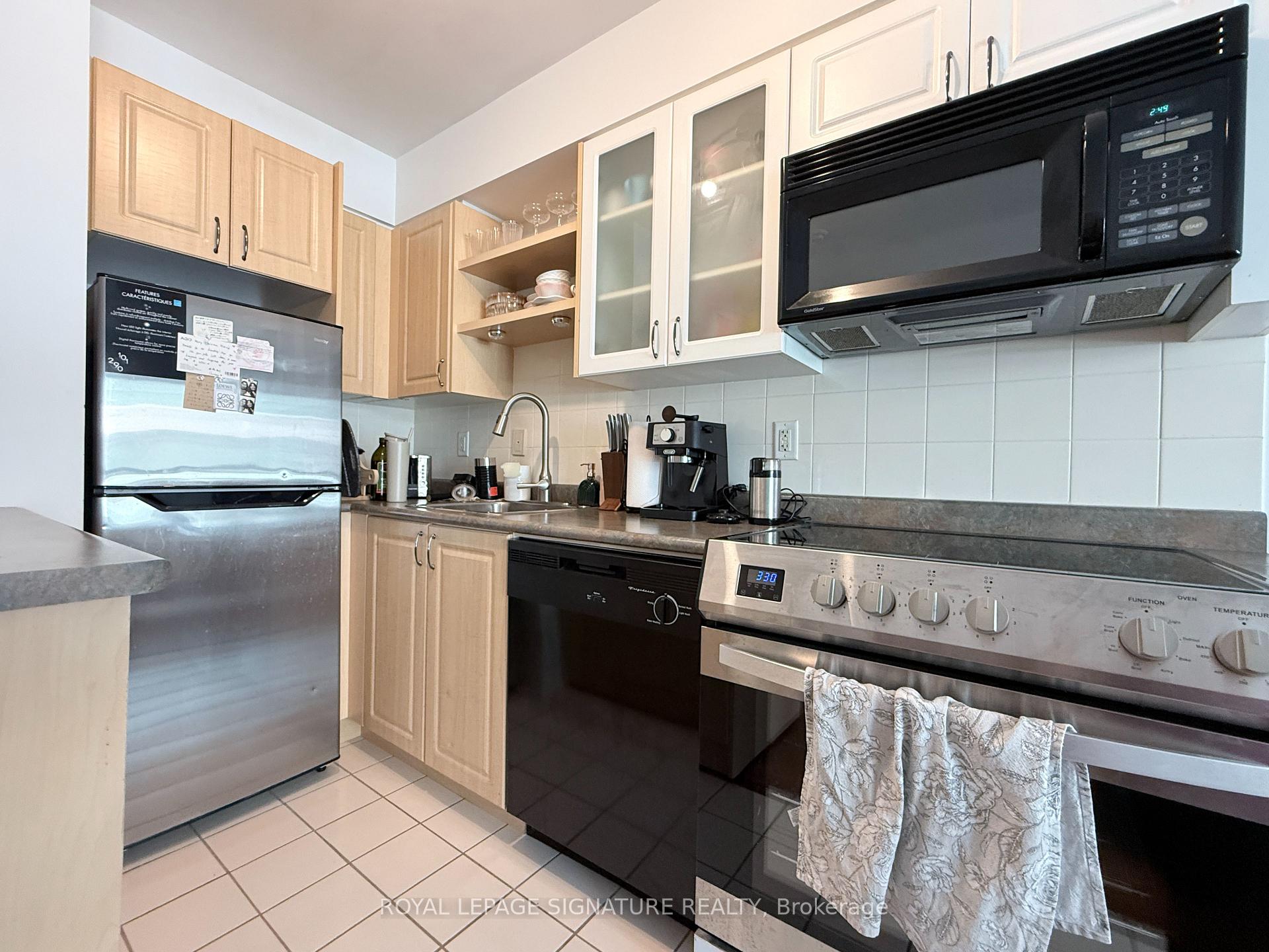 Photo 10 of Unit 405, 600 Fleet Street, Toronto, Niagara — HOMEH