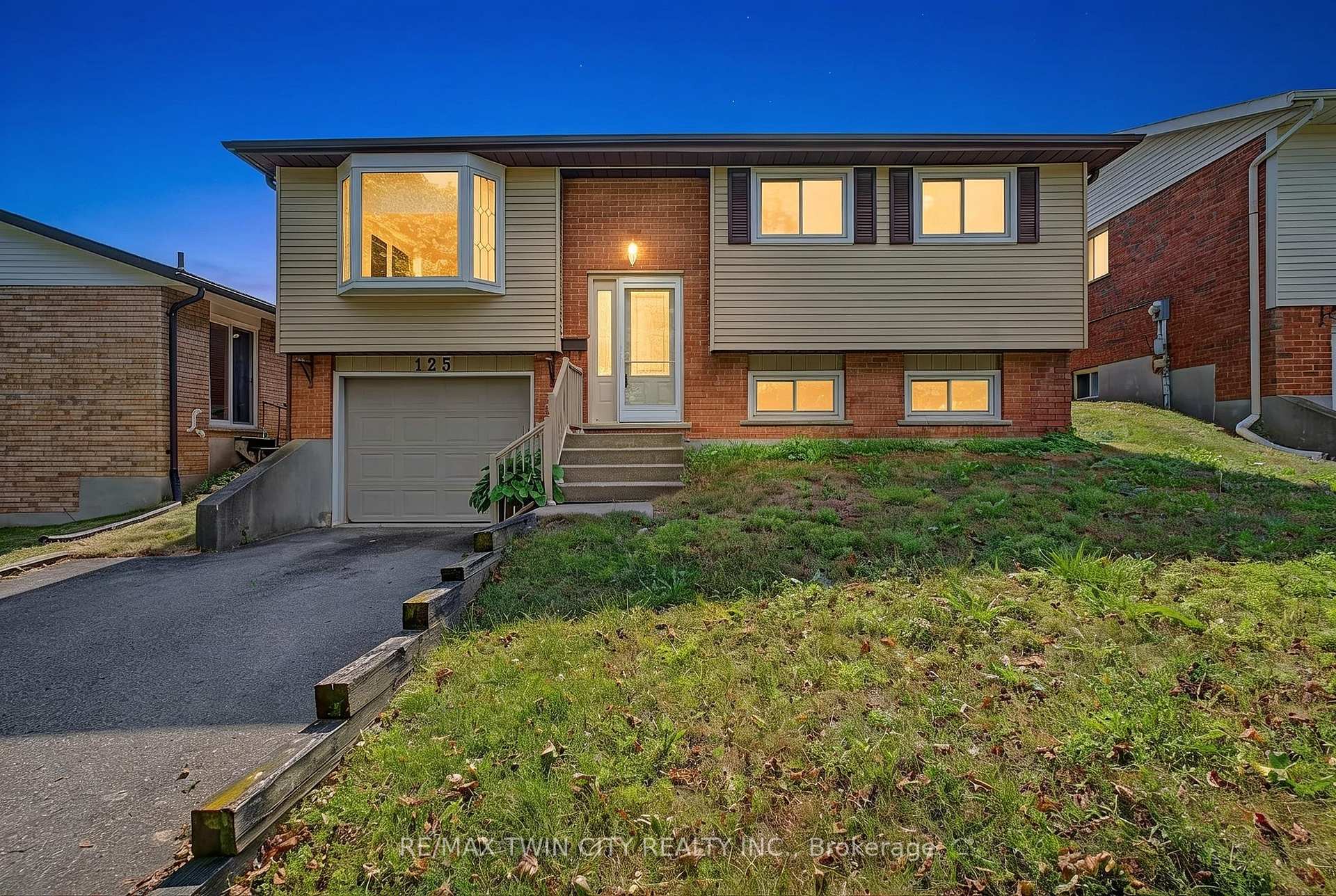Photo 2 of 125 Blackwell Drive, Kitchener, Highland West — HOMEH