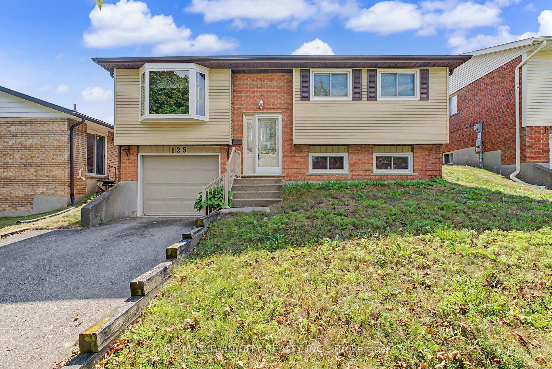 Photo 3 of 125 Blackwell Drive, Kitchener, Highland West — HOMEH