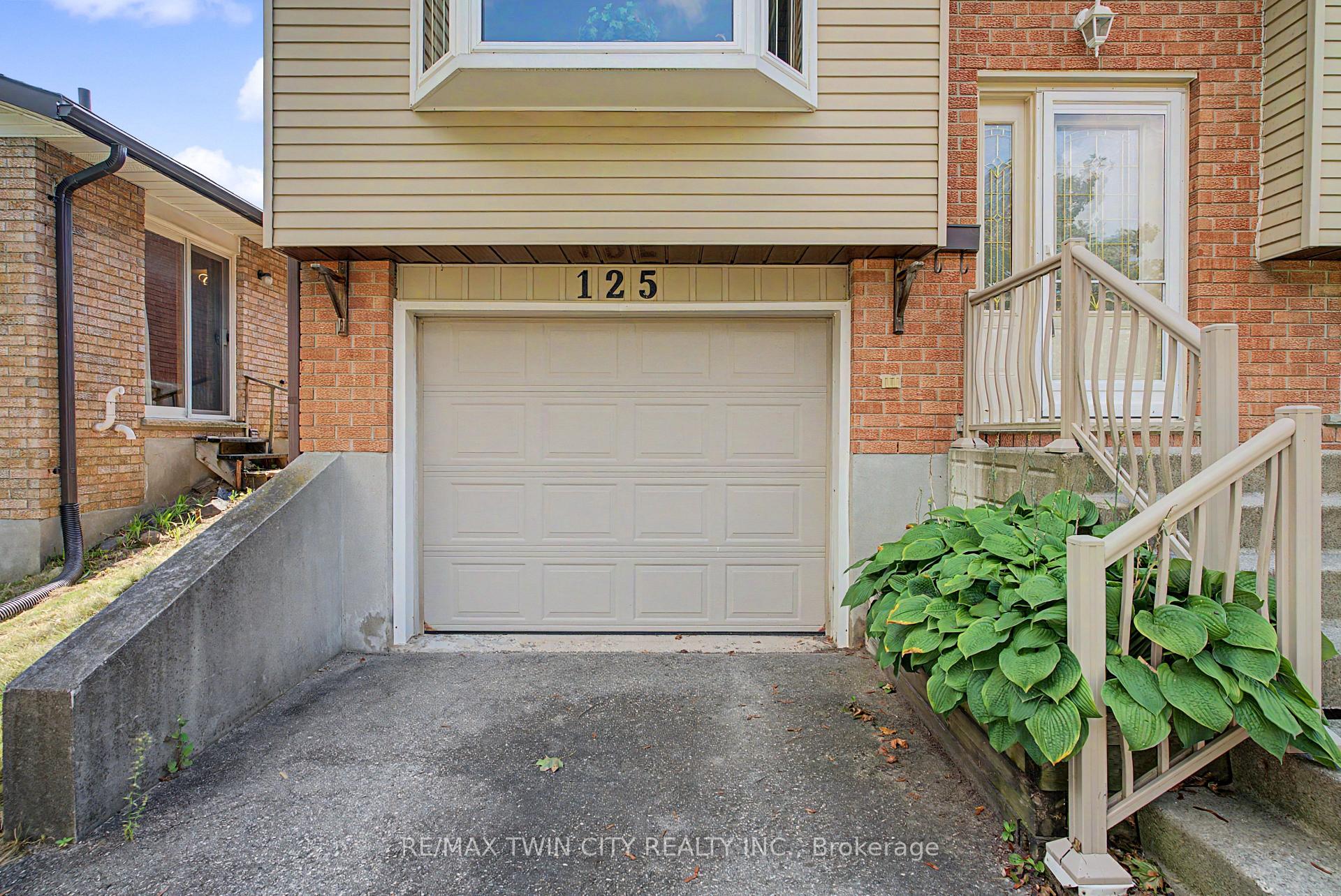 Photo 4 of 125 Blackwell Drive, Kitchener, Highland West — HOMEH