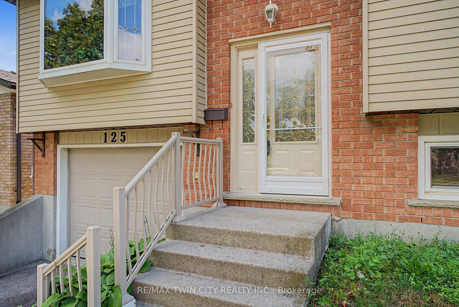 Photo 5 of 125 Blackwell Drive, Kitchener, Highland West — HOMEH
