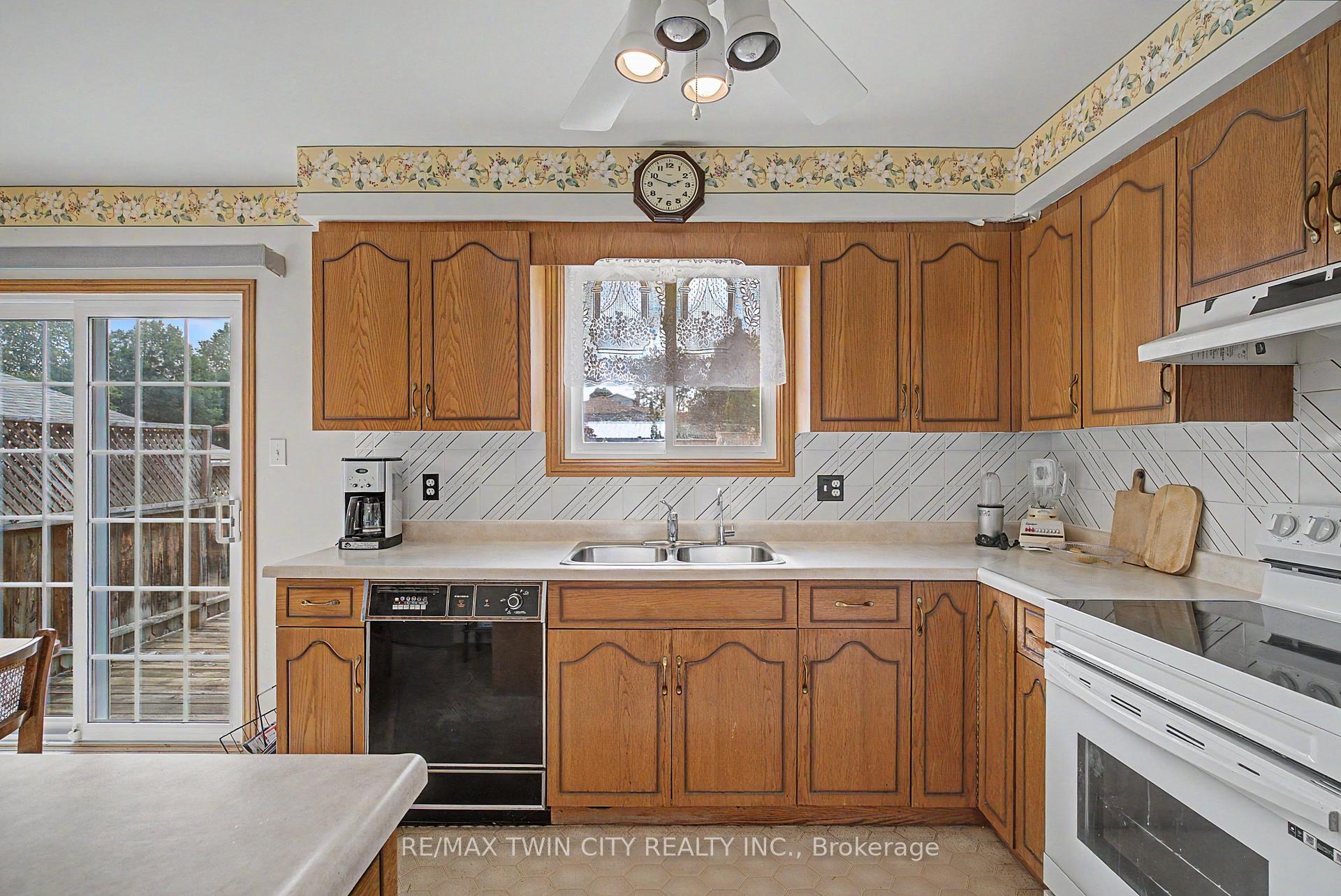 Photo 15 of 125 Blackwell Drive, Kitchener, Highland West — HOMEH