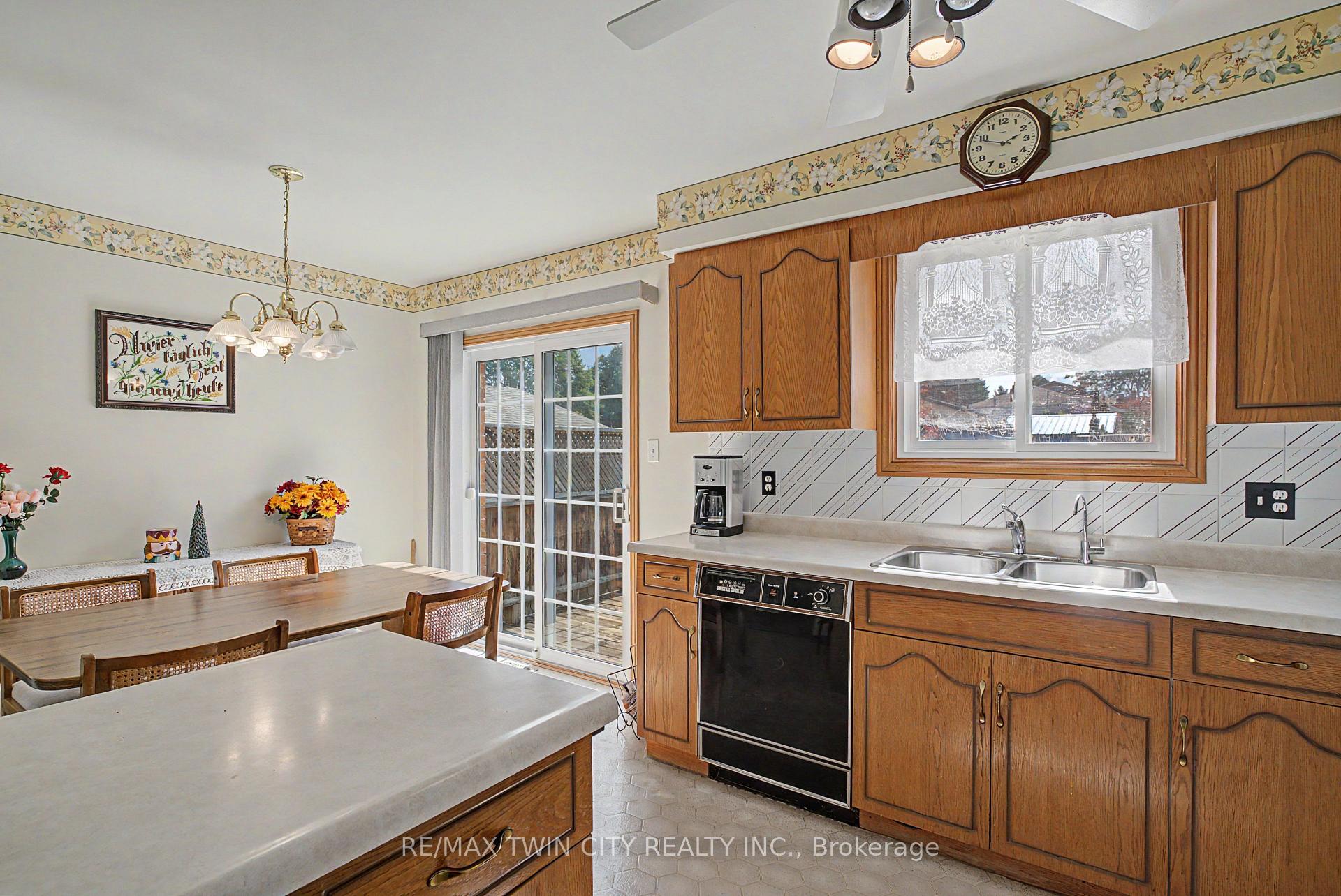 Photo 16 of 125 Blackwell Drive, Kitchener, Highland West — HOMEH