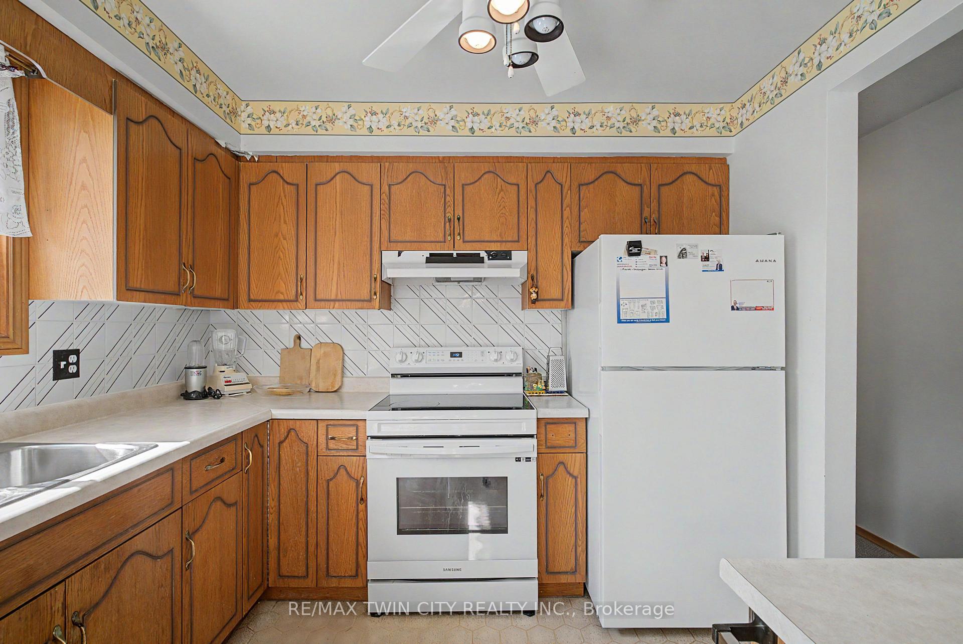 Photo 21 of 125 Blackwell Drive, Kitchener, Highland West — HOMEH