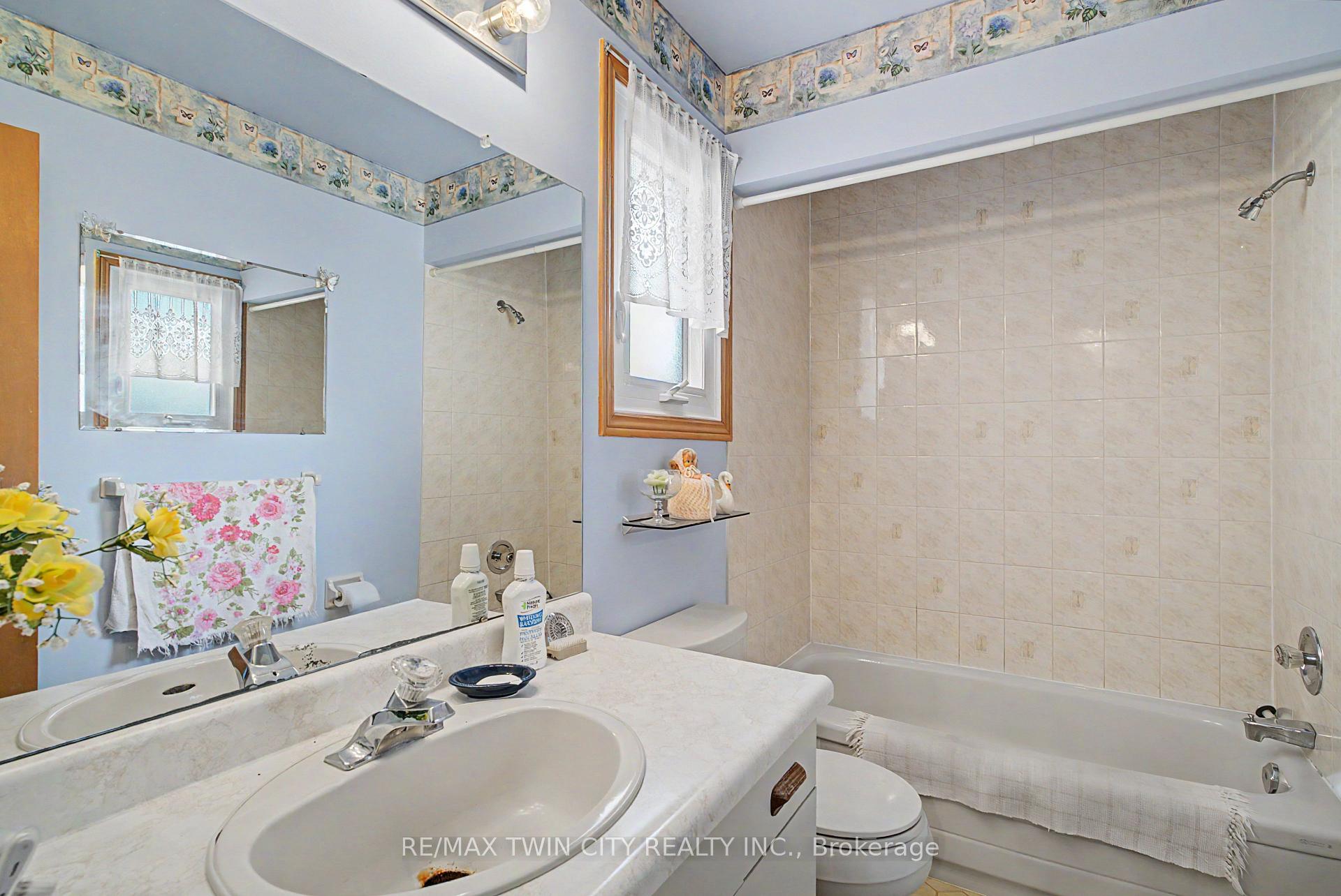 Photo 30 of 125 Blackwell Drive, Kitchener, Highland West — HOMEH