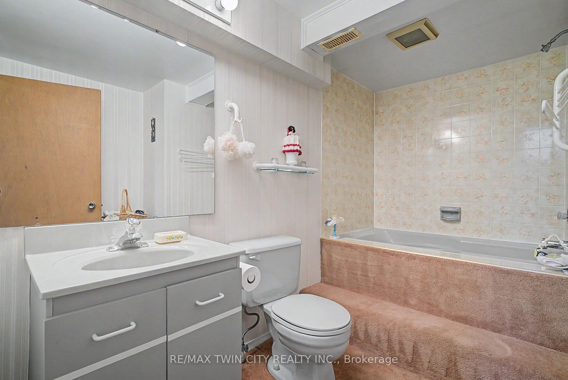 Photo 33 of 125 Blackwell Drive, Kitchener, Highland West — HOMEH