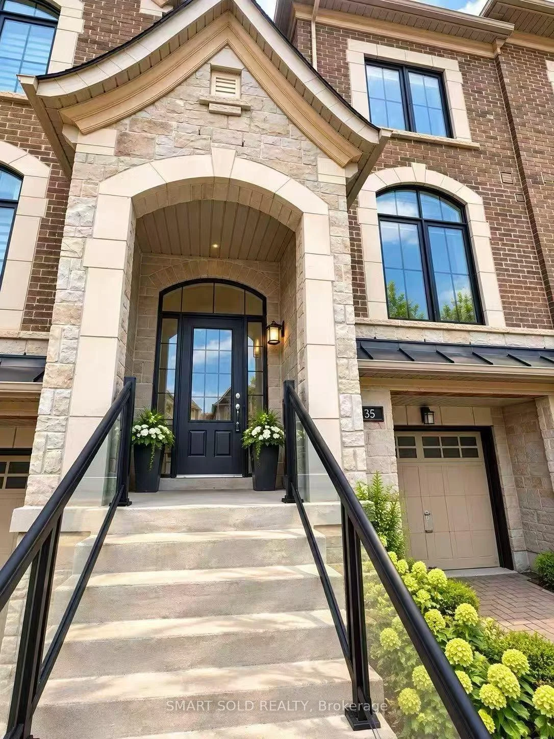 Photo 2 of 35 Duncombe Lane, Richmond Hill, South Richvale — HOMEH