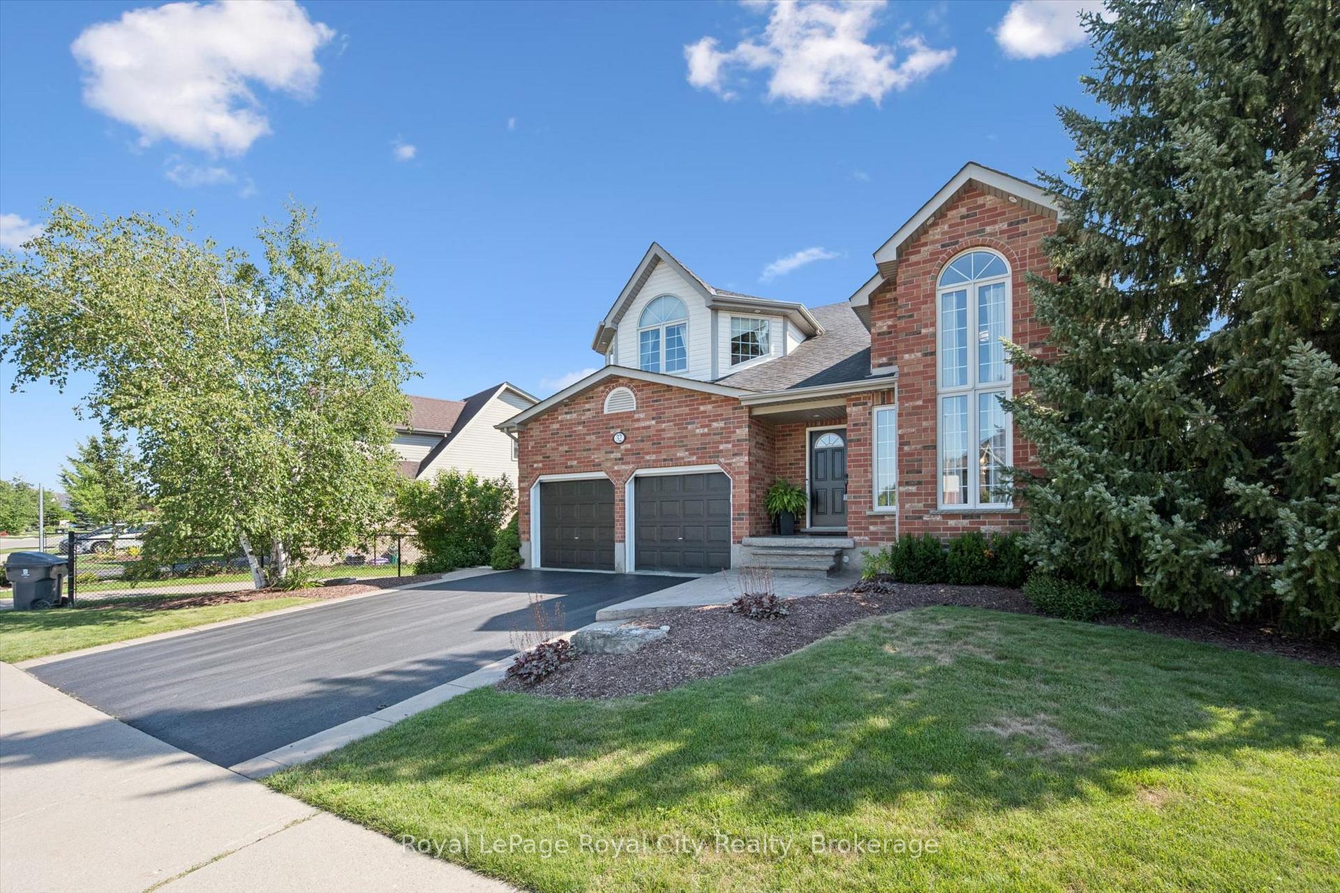 Photo 2 of 32 Pine Ridge Drive, Guelph, Pineridge/Westminster Woods — HOMEH