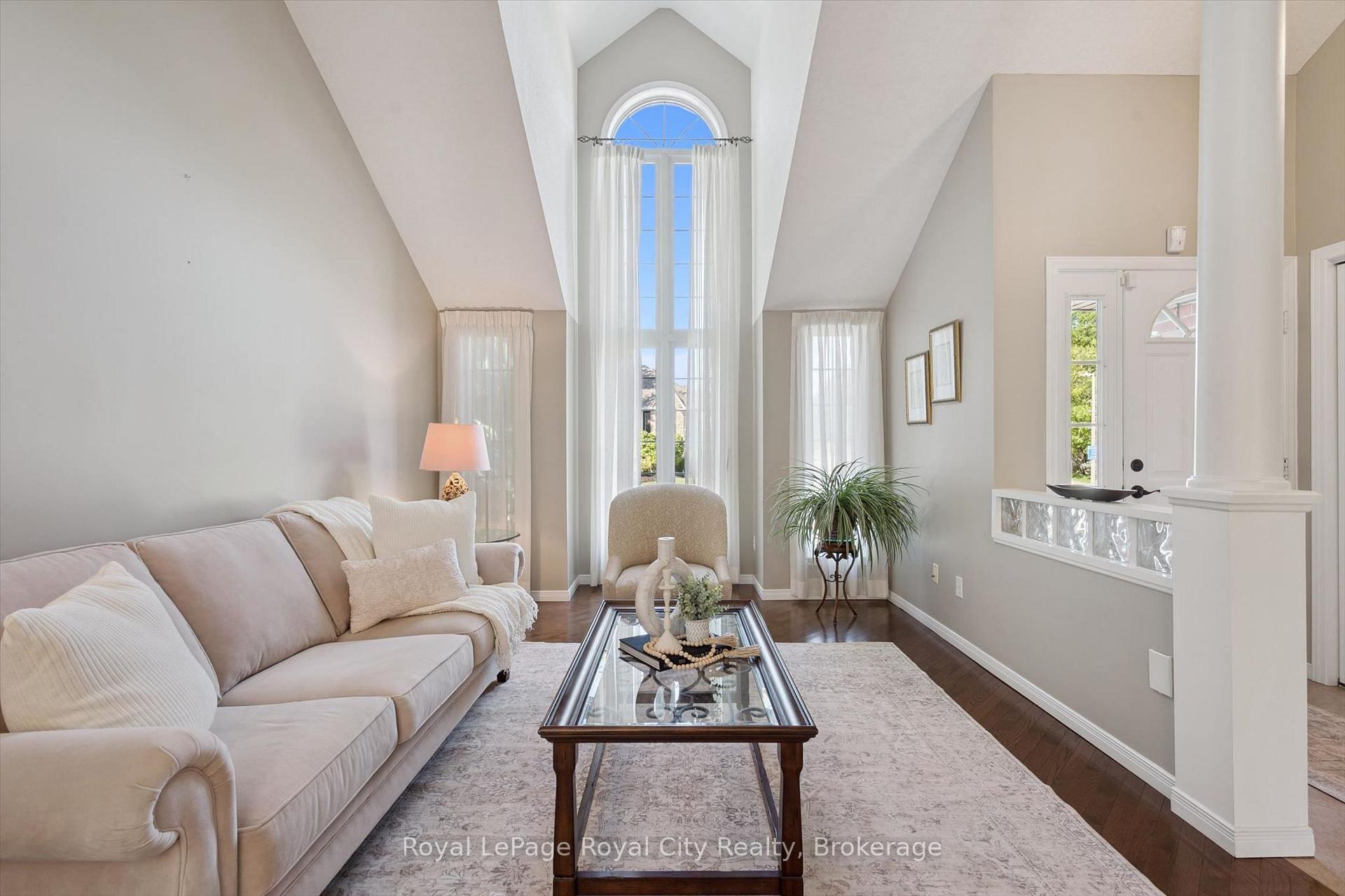 Photo 4 of 32 Pine Ridge Drive, Guelph, Pineridge/Westminster Woods — HOMEH