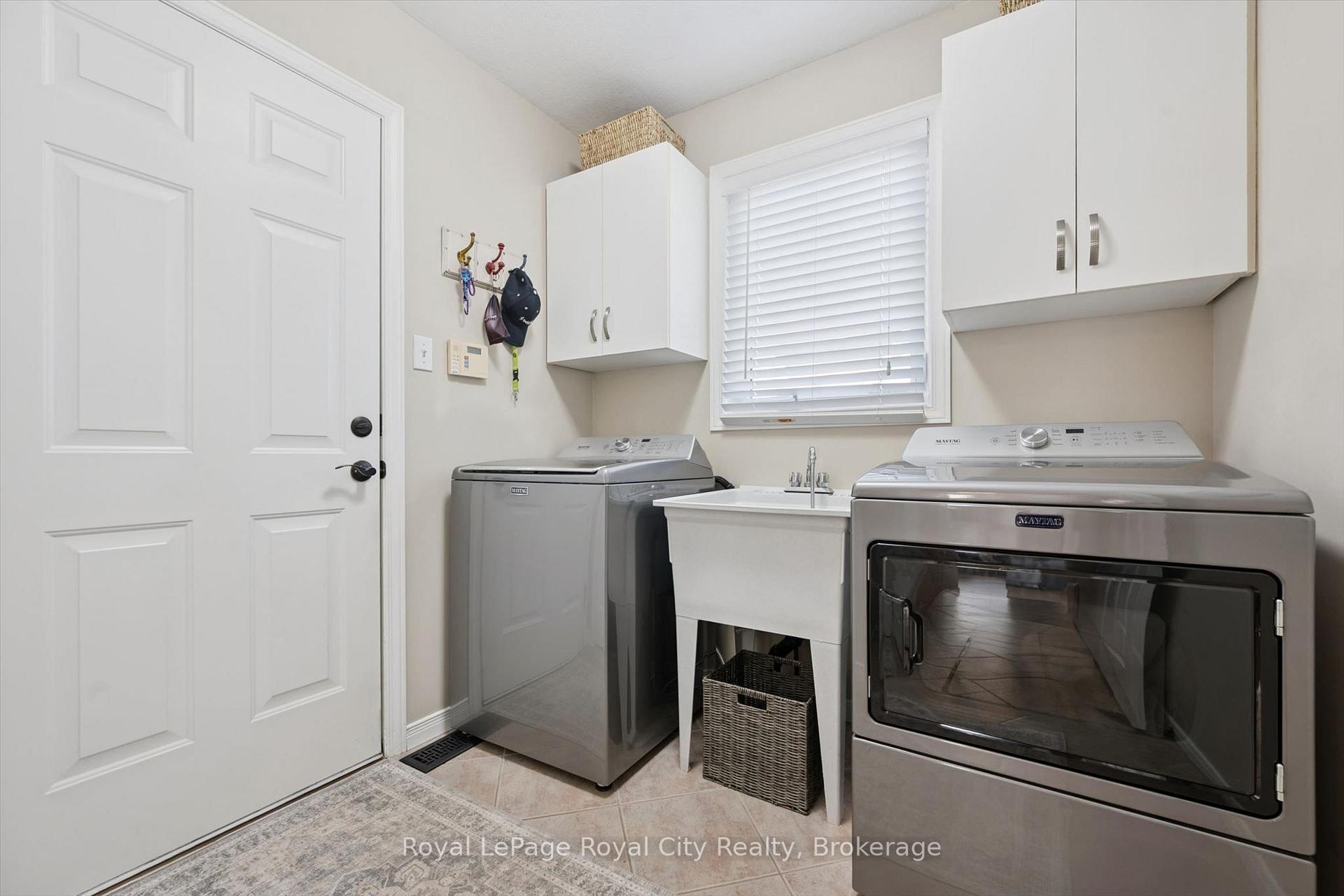 Photo 10 of 32 Pine Ridge Drive, Guelph, Pineridge/Westminster Woods — HOMEH