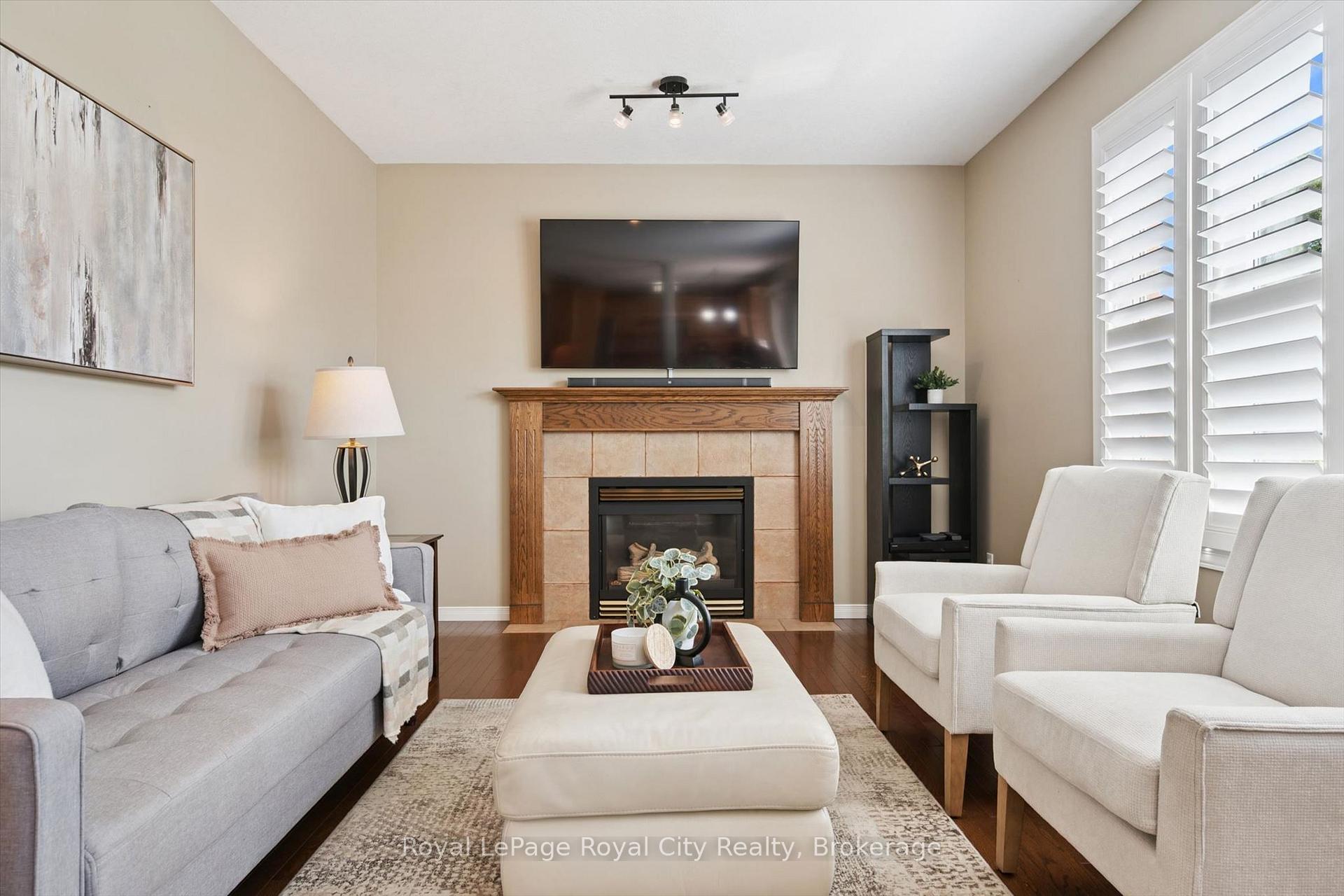 Photo 11 of 32 Pine Ridge Drive, Guelph, Pineridge/Westminster Woods — HOMEH