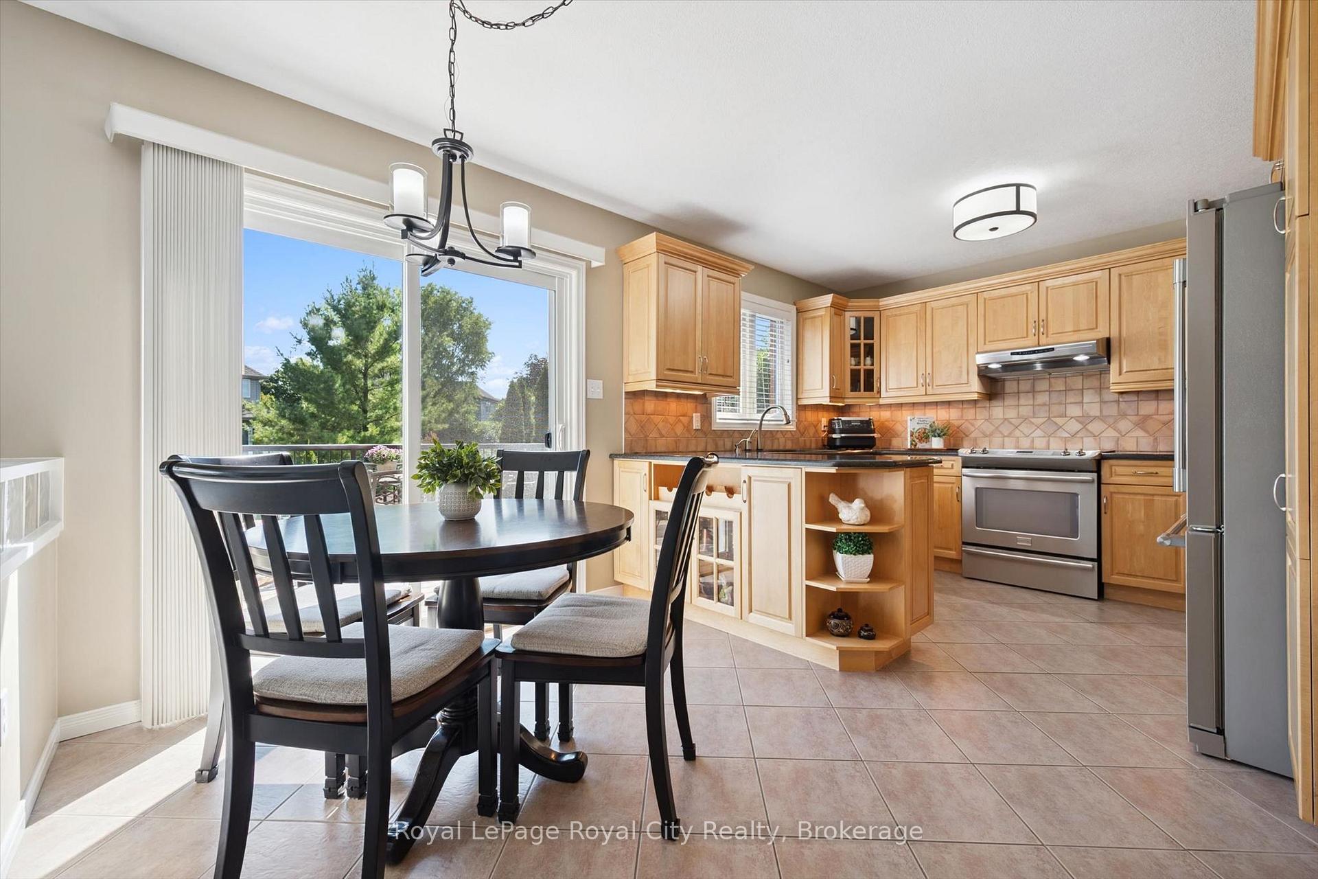 Photo 14 of 32 Pine Ridge Drive, Guelph, Pineridge/Westminster Woods — HOMEH