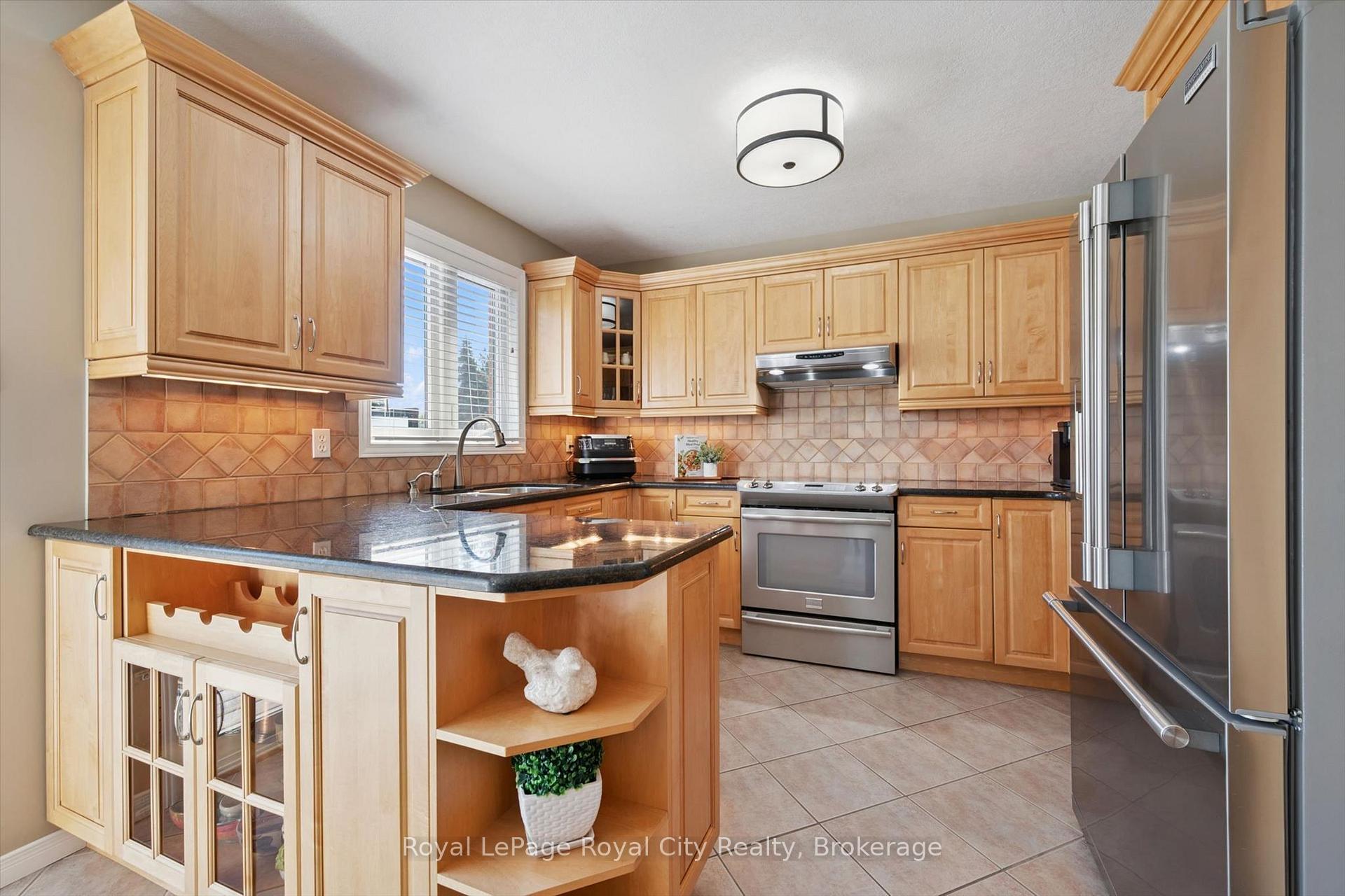 Photo 15 of 32 Pine Ridge Drive, Guelph, Pineridge/Westminster Woods — HOMEH