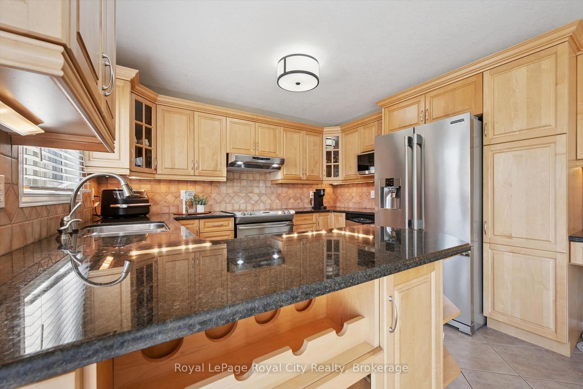 Photo 16 of 32 Pine Ridge Drive, Guelph, Pineridge/Westminster Woods — HOMEH