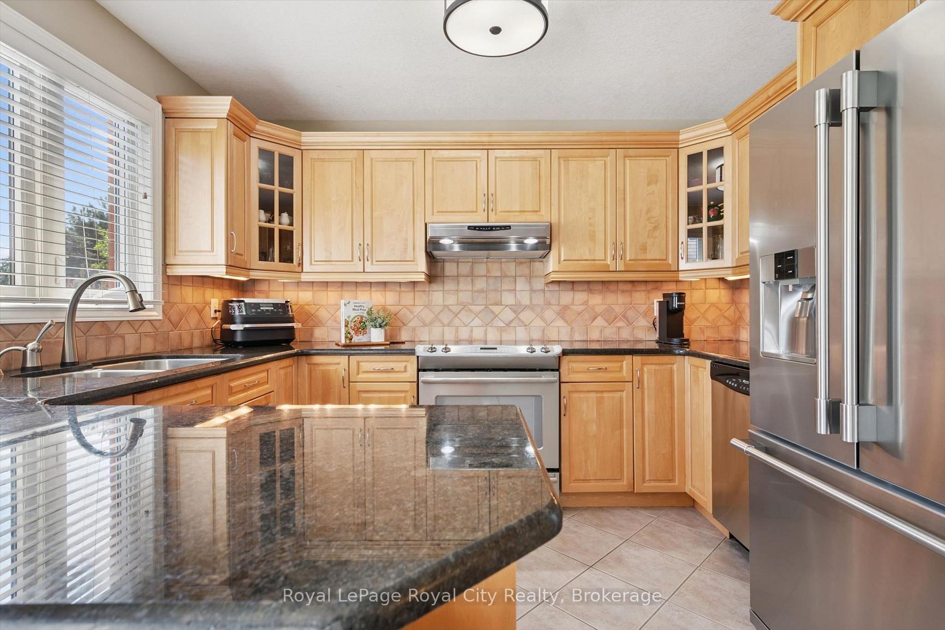 Photo 17 of 32 Pine Ridge Drive, Guelph, Pineridge/Westminster Woods — HOMEH