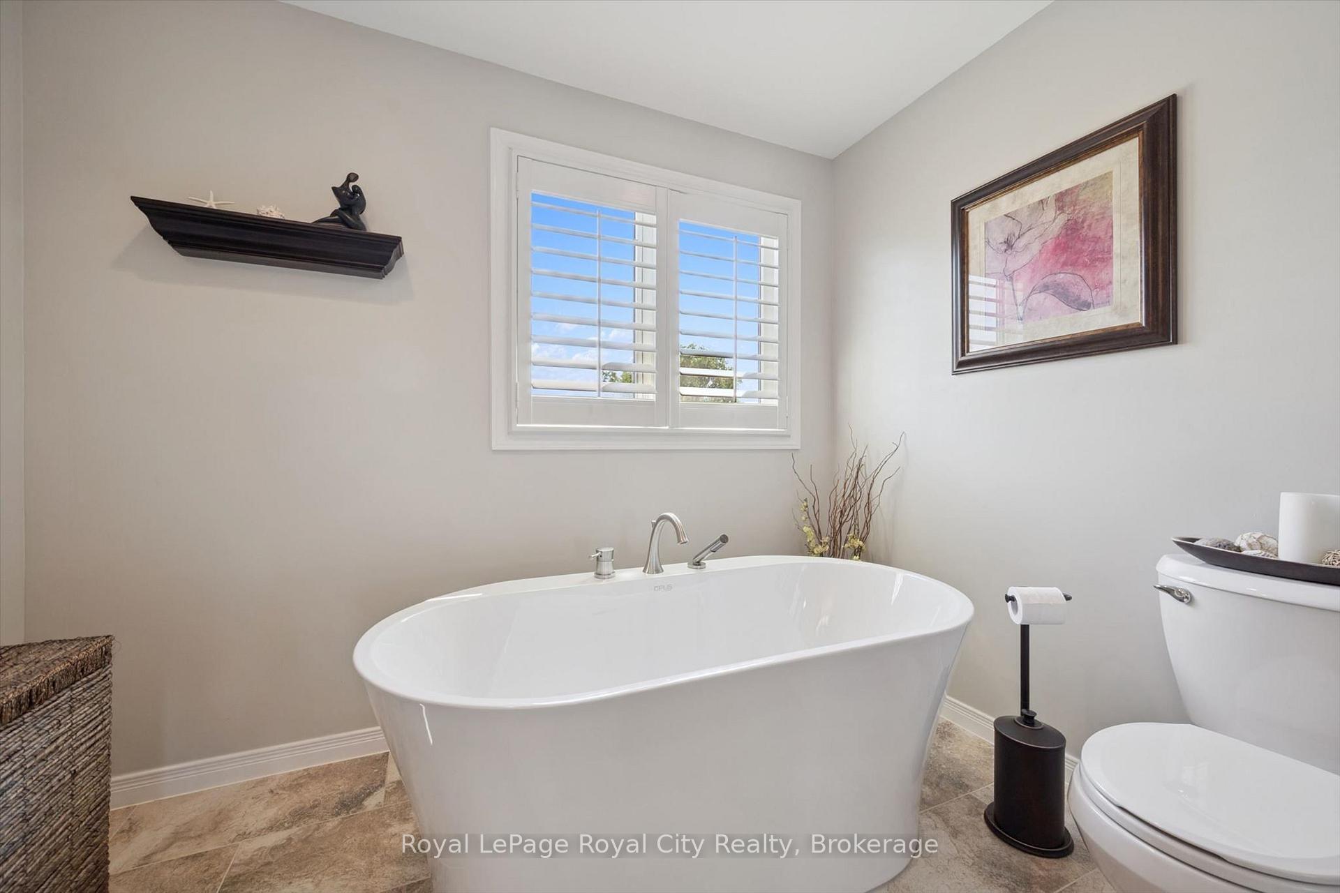 Photo 25 of 32 Pine Ridge Drive, Guelph, Pineridge/Westminster Woods — HOMEH