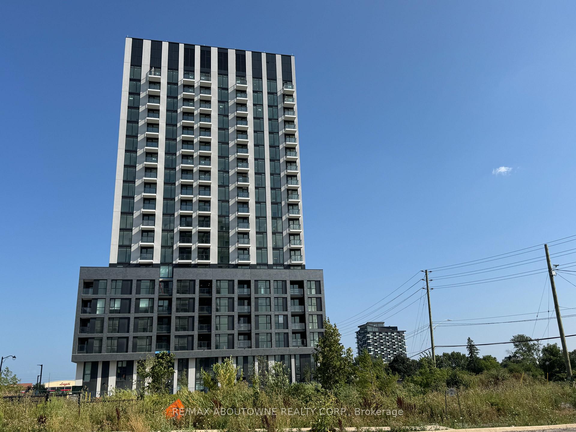 Front of Unit 906, 3079 Trafalgar Road