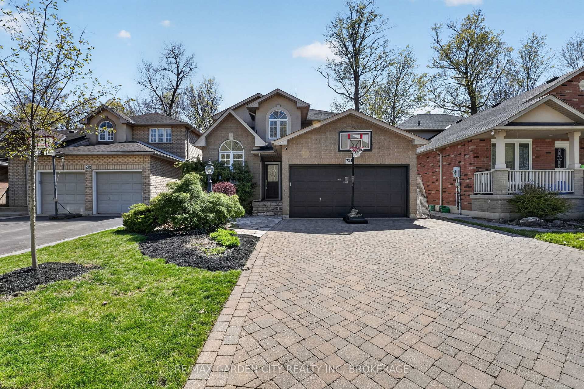 Photo 4 of 734 Brigadoon Drive, Hamilton, Gourley — HOMEH
