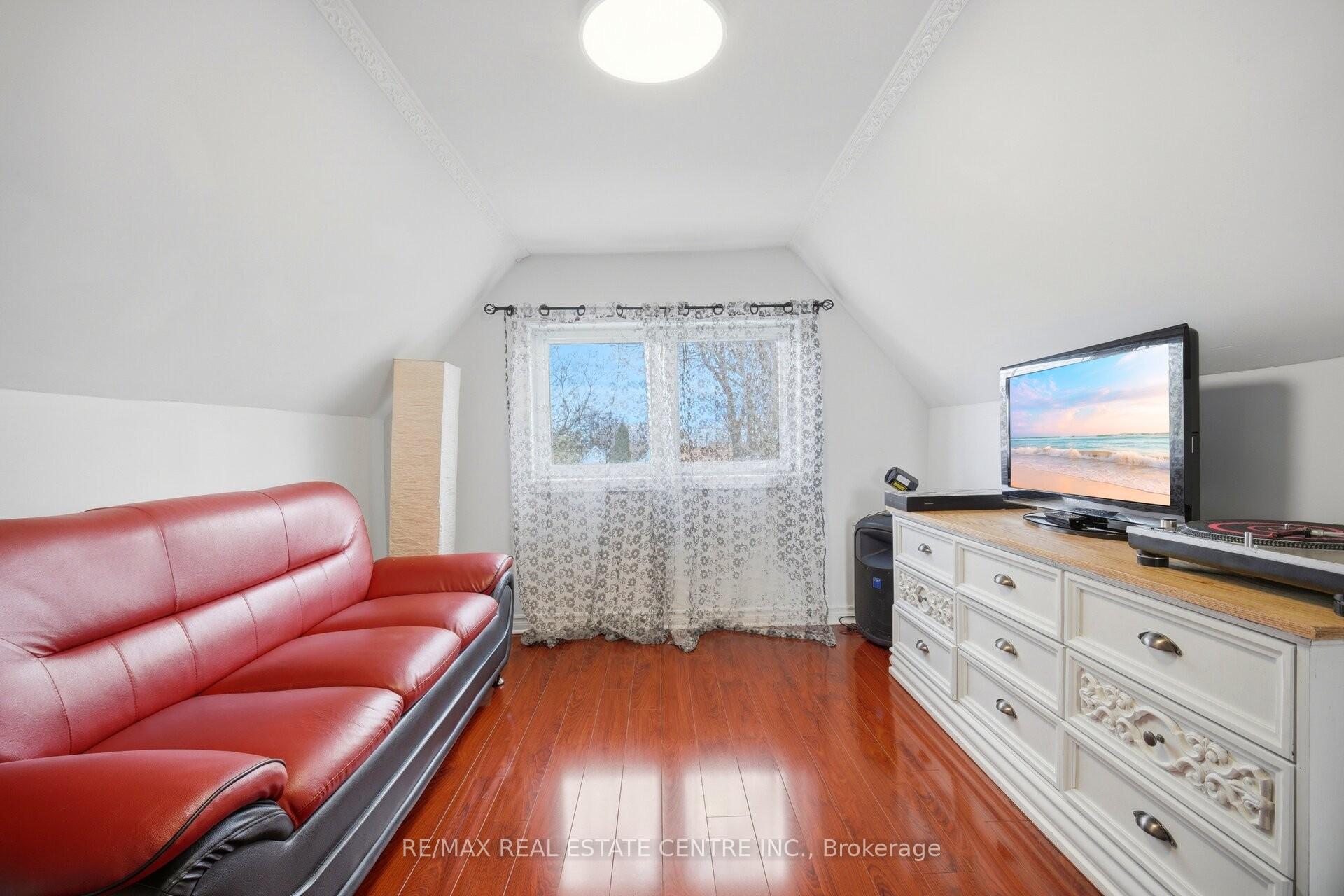 Photo 24 of 490 wentworth Street N, Hamilton, Industrial Sector — HOMEH