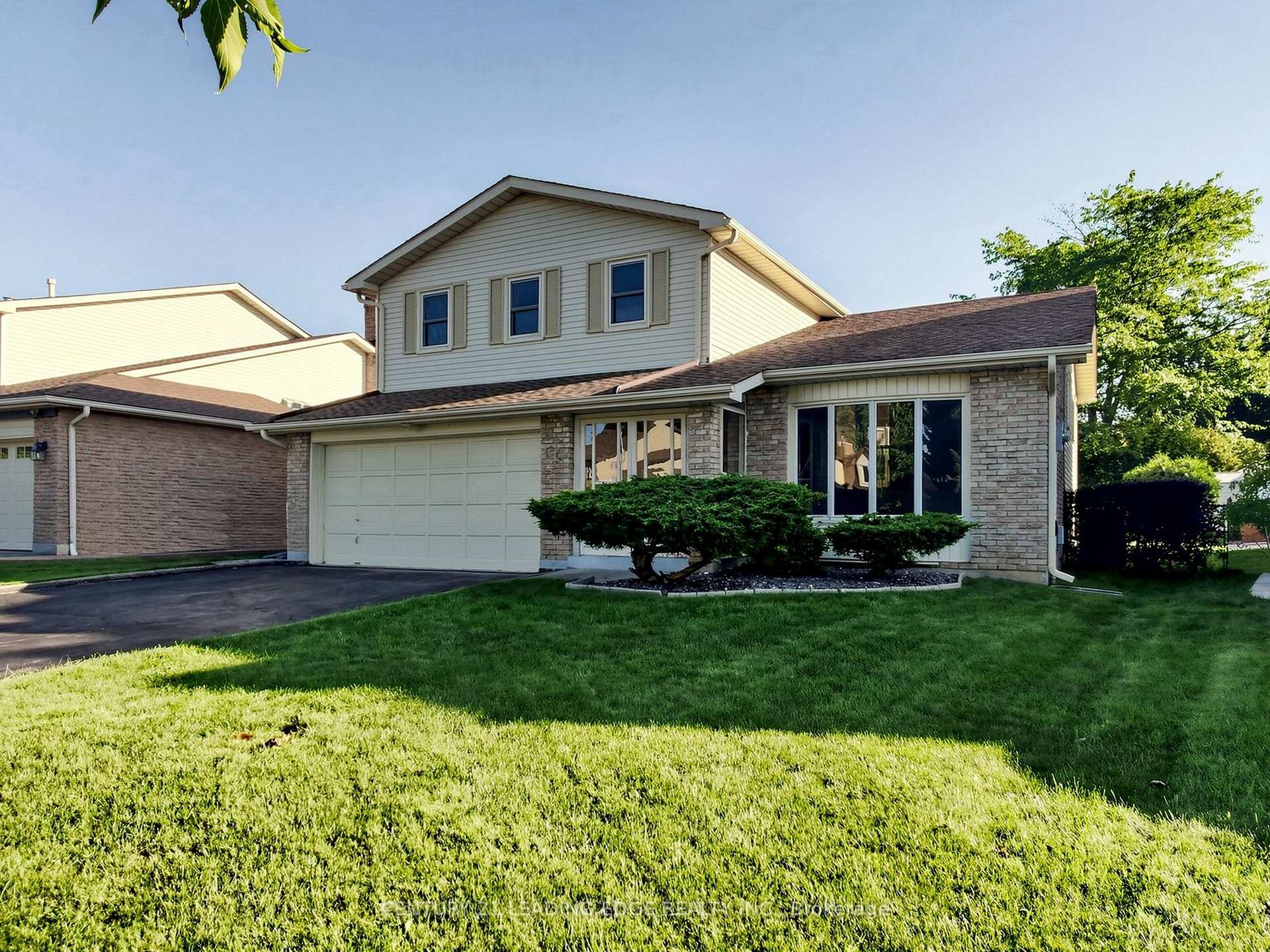Photo 2 of 63 Mansfield Street, Brampton, Central Park — HOMEH