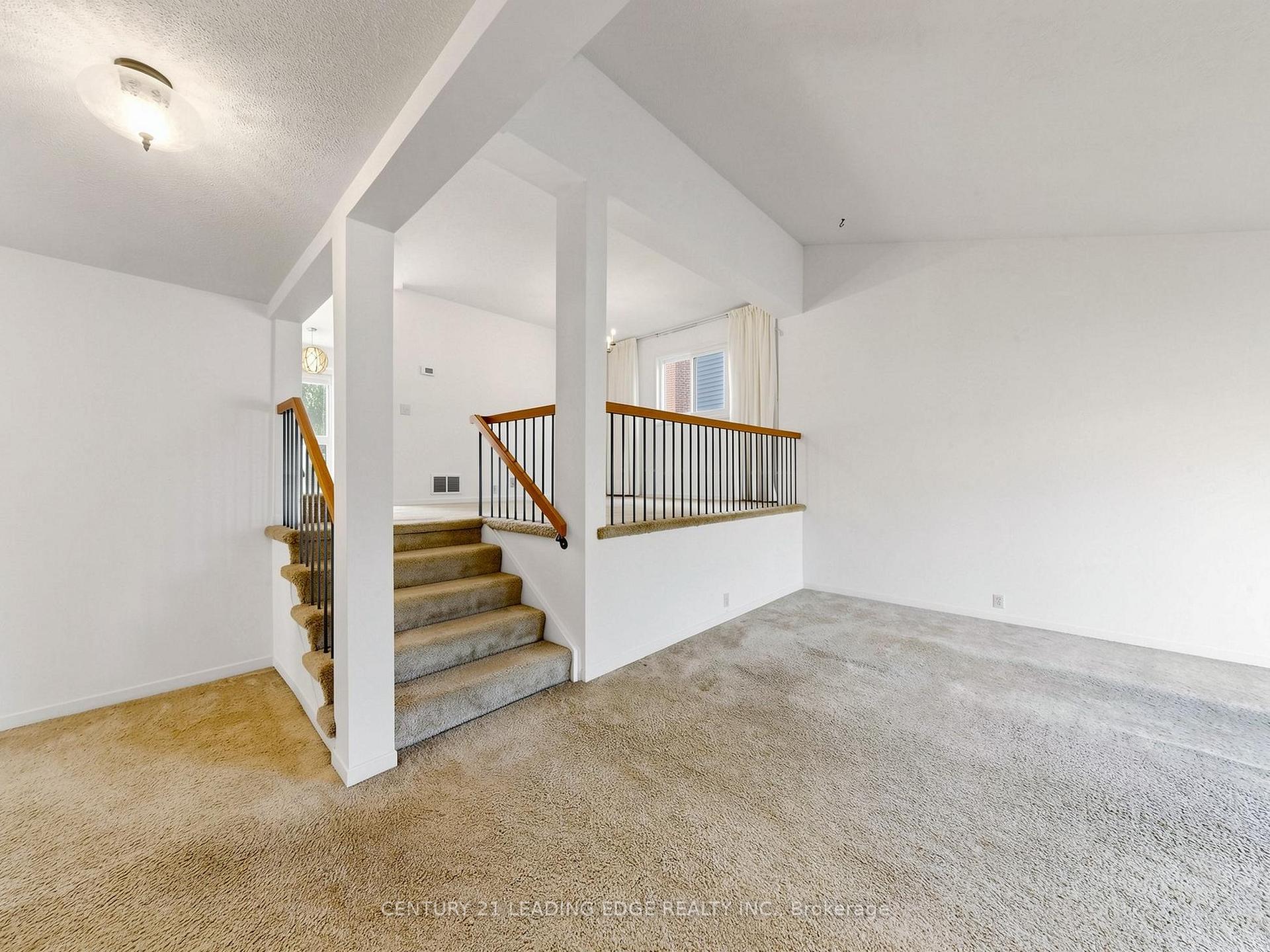 Photo 4 of 63 Mansfield Street, Brampton, Central Park — HOMEH