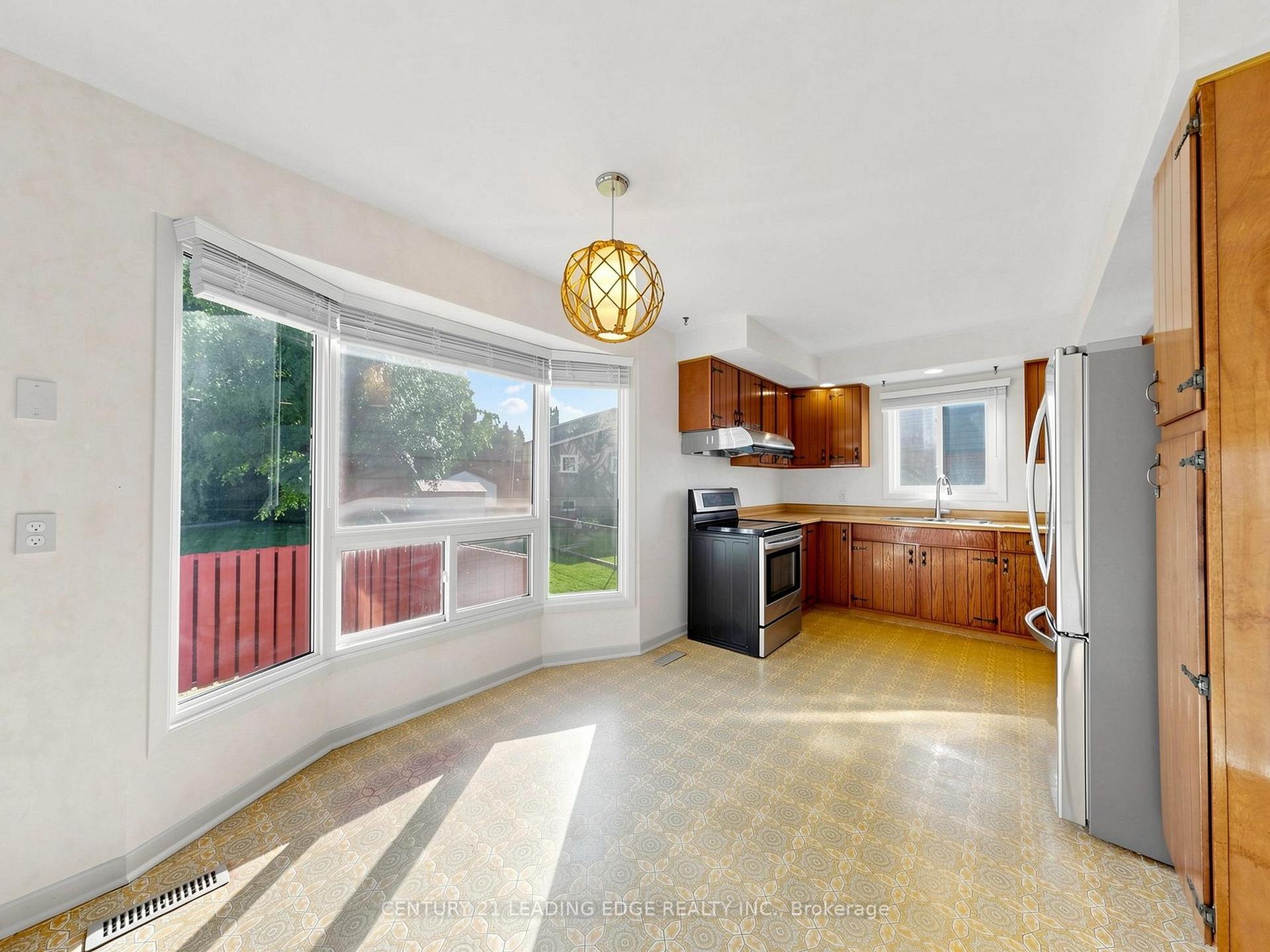 Photo 12 of 63 Mansfield Street, Brampton, Central Park — HOMEH
