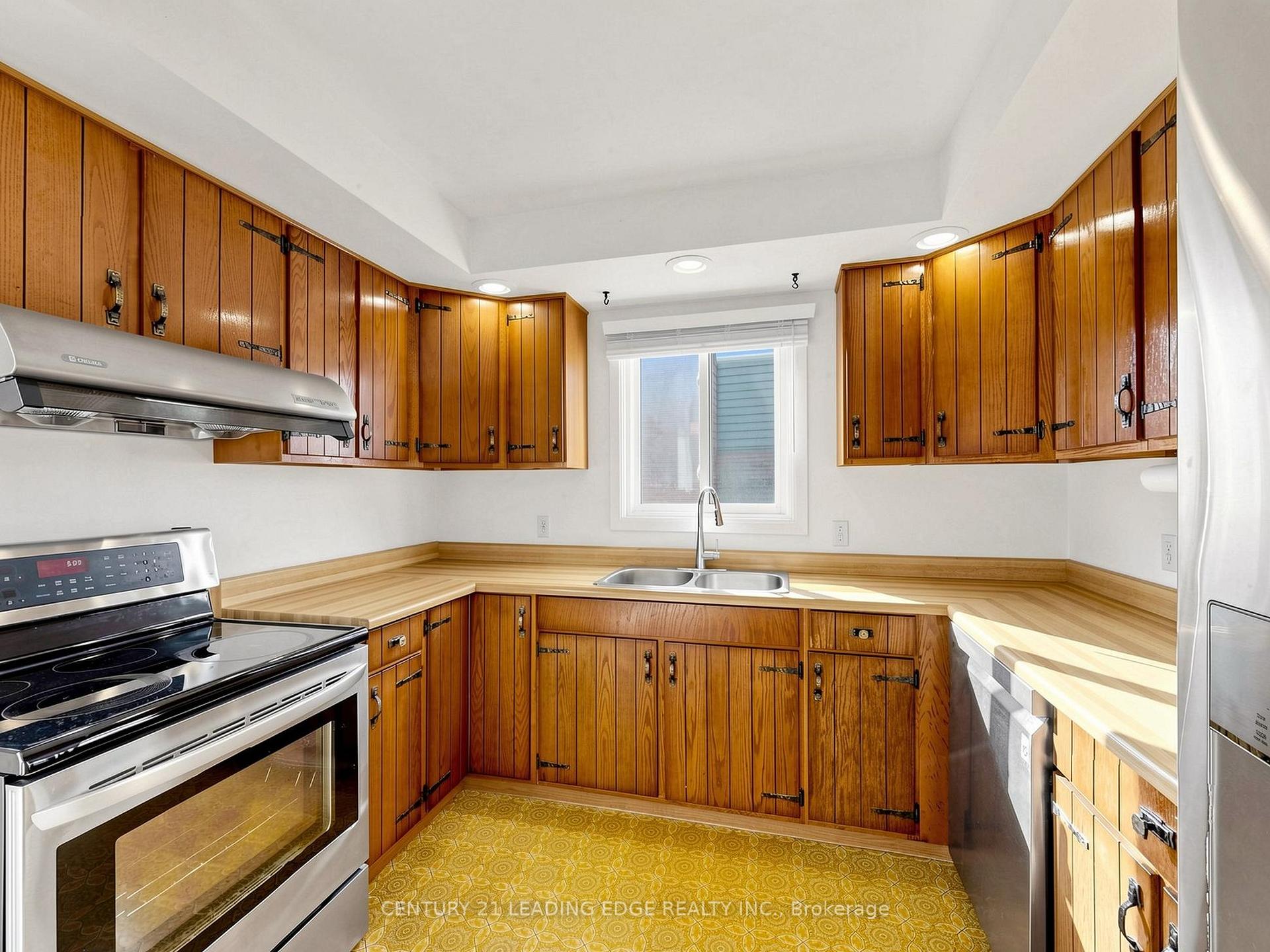 Photo 14 of 63 Mansfield Street, Brampton, Central Park — HOMEH