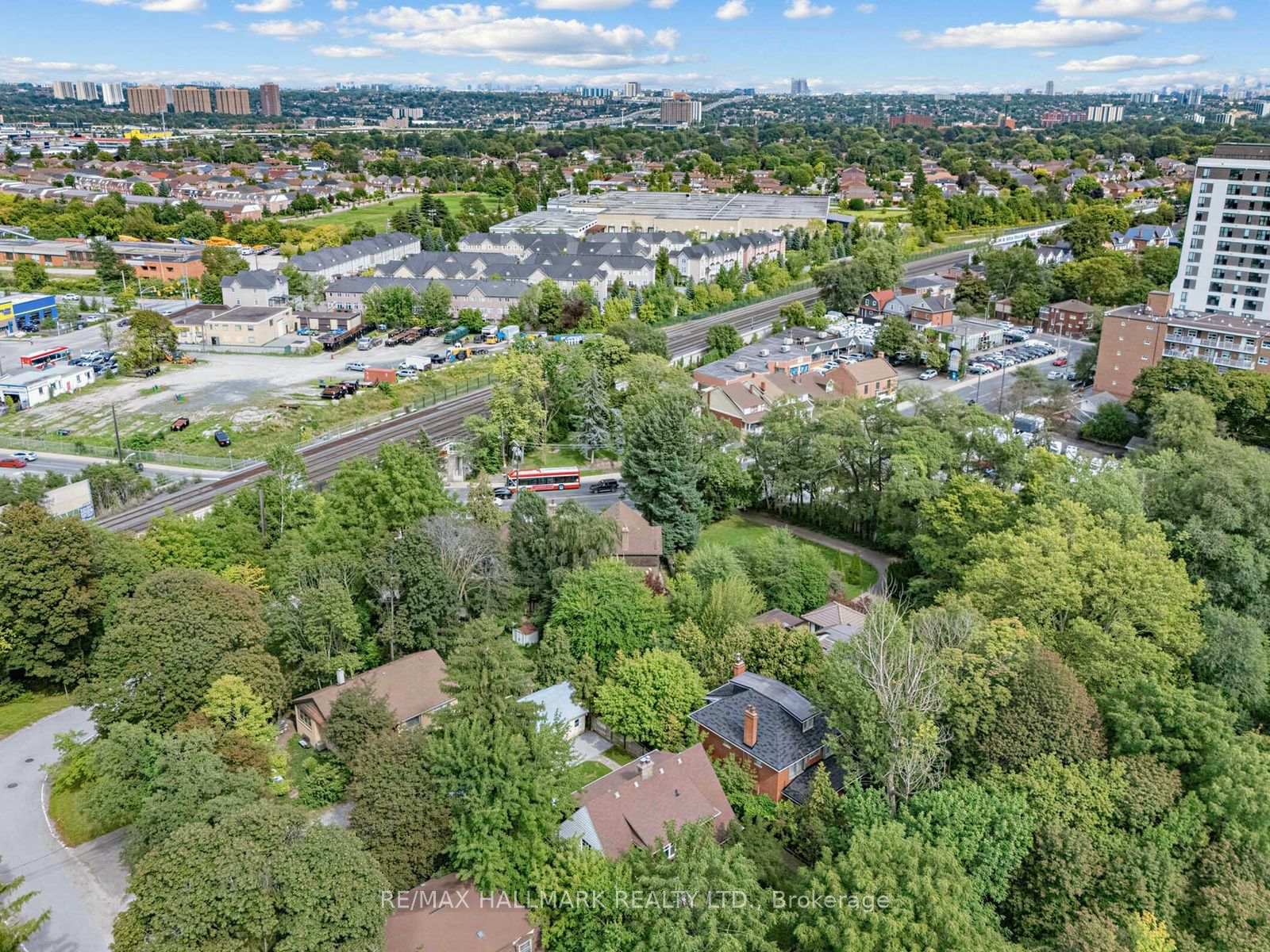 Photo 2 of 7 Humberview Crescent, North York, Weston — HOMEH