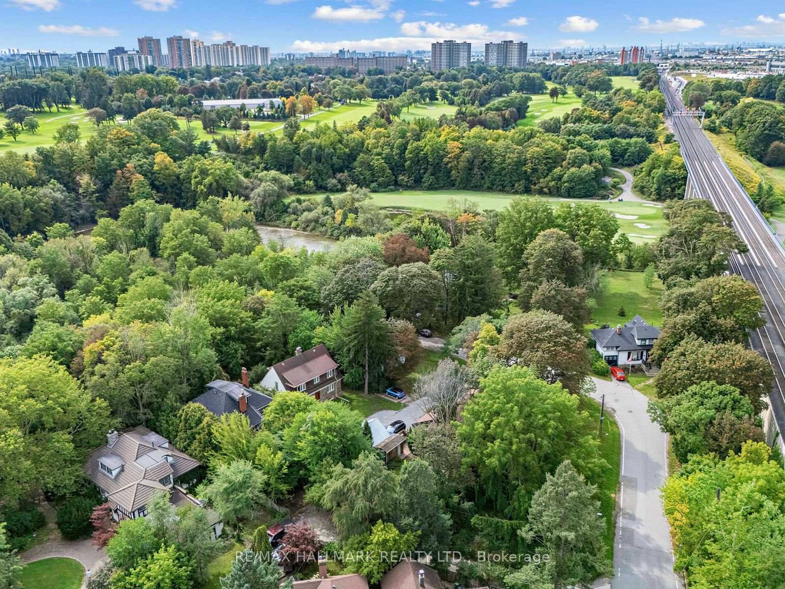 Photo 3 of 7 Humberview Crescent, North York, Weston — HOMEH