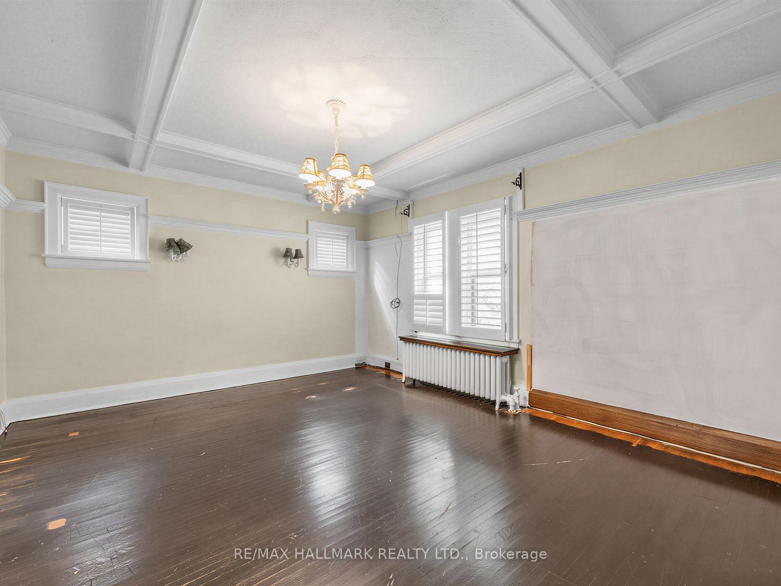Photo 11 of 7 Humberview Crescent, North York, Weston — HOMEH