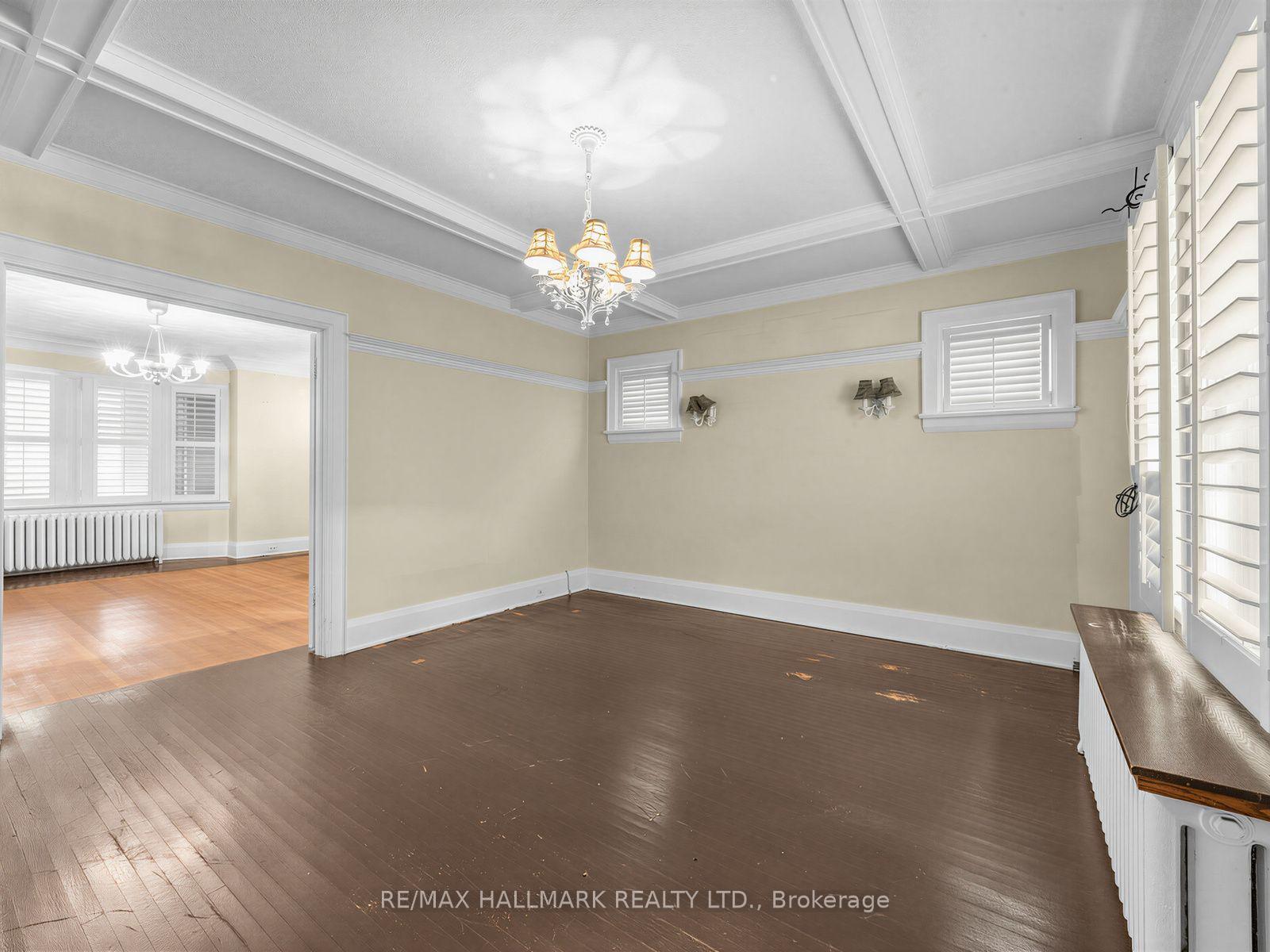 Photo 12 of 7 Humberview Crescent, North York, Weston — HOMEH