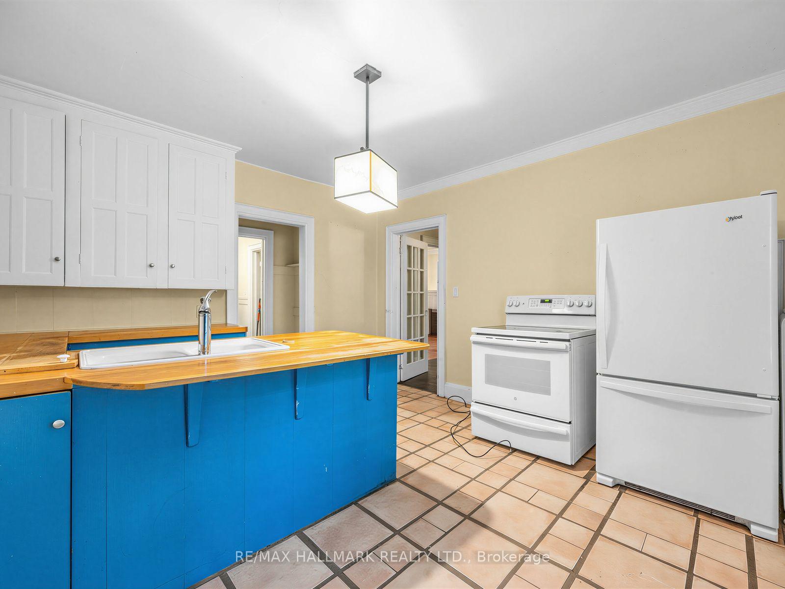 Photo 15 of 7 Humberview Crescent, North York, Weston — HOMEH