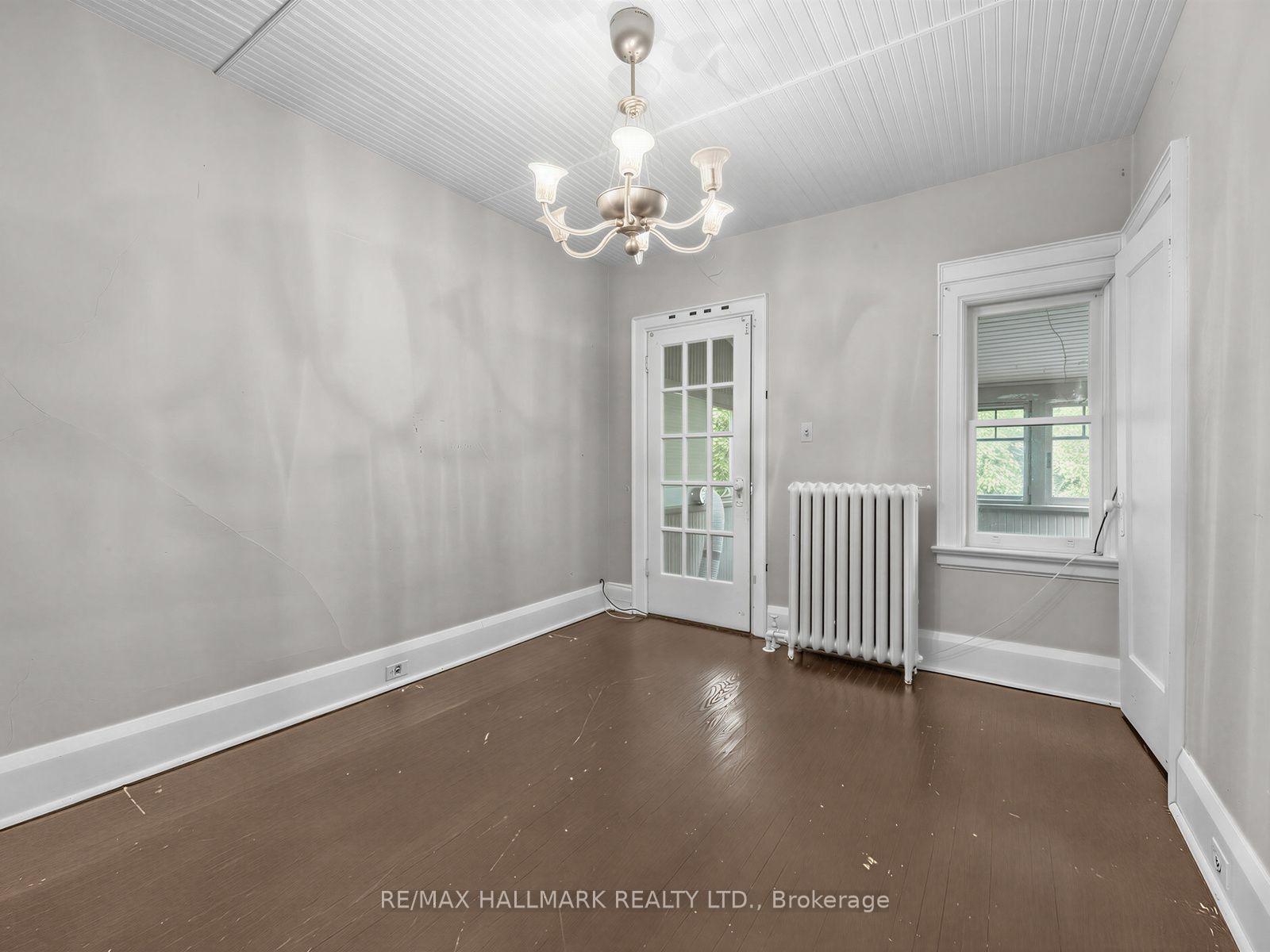 Photo 19 of 7 Humberview Crescent, North York, Weston — HOMEH