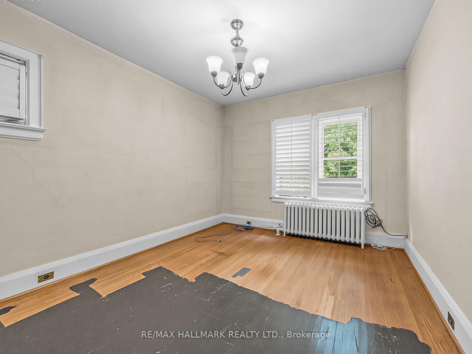 Photo 22 of 7 Humberview Crescent, North York, Weston — HOMEH