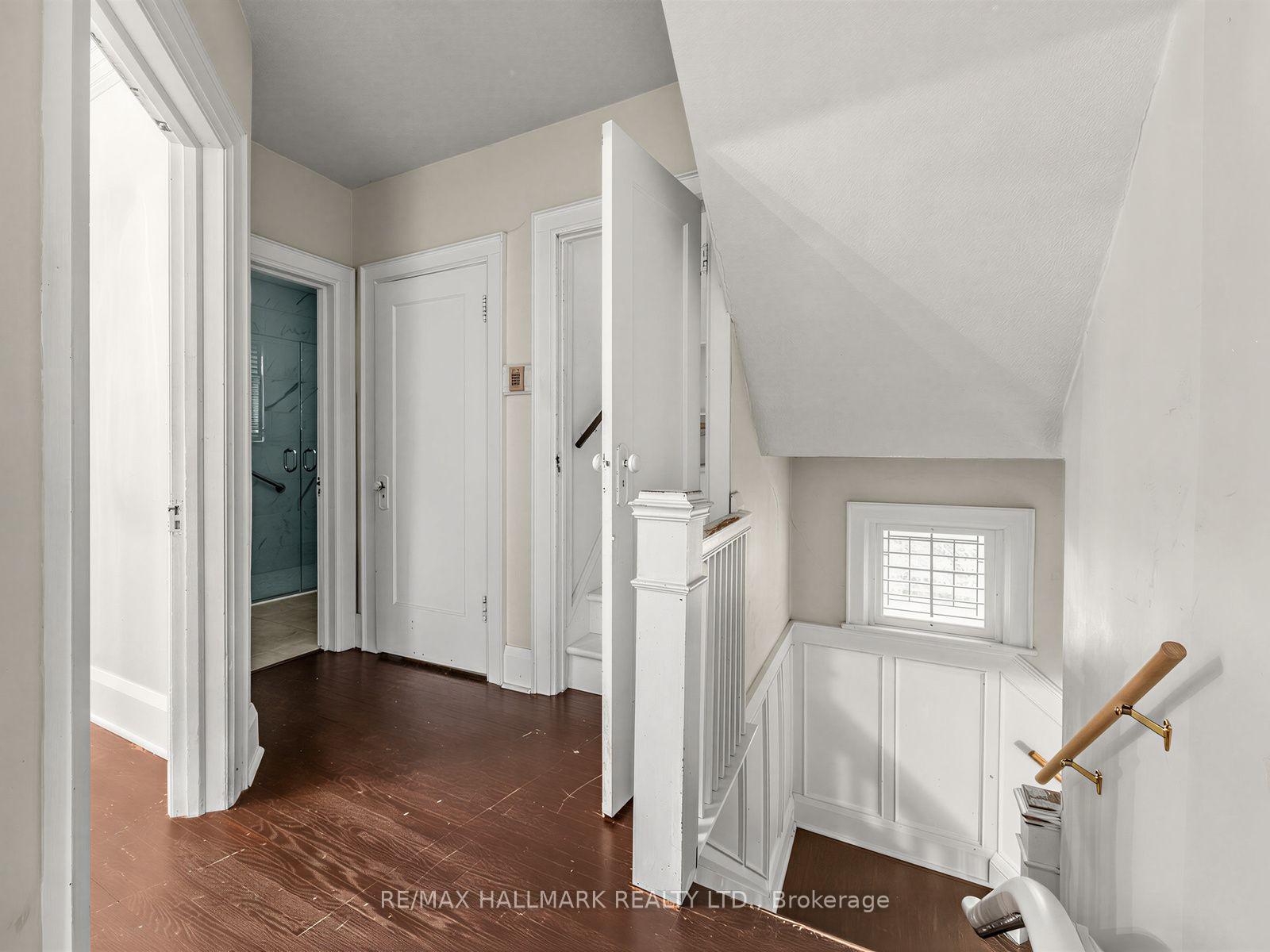 Photo 24 of 7 Humberview Crescent, North York, Weston — HOMEH