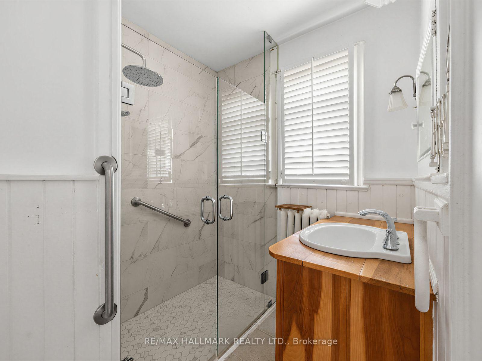 Photo 25 of 7 Humberview Crescent, North York, Weston — HOMEH