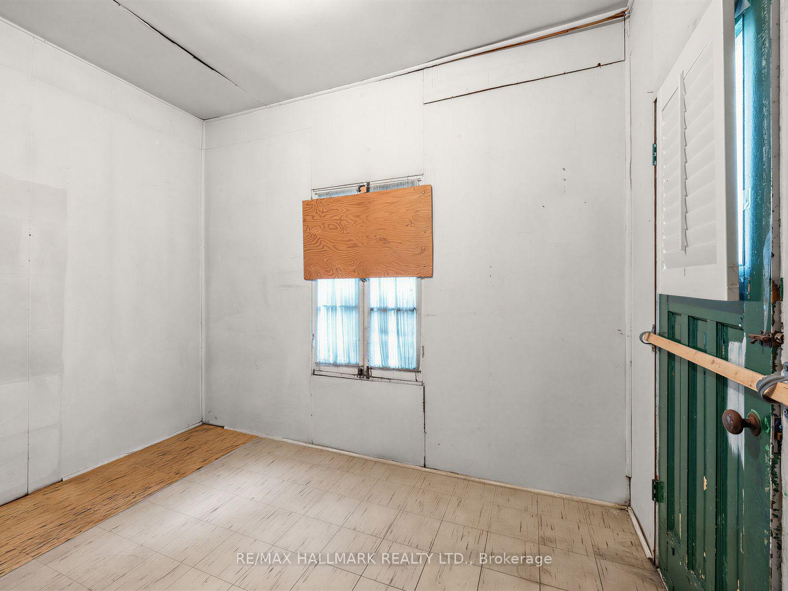 Photo 32 of 7 Humberview Crescent, North York, Weston — HOMEH